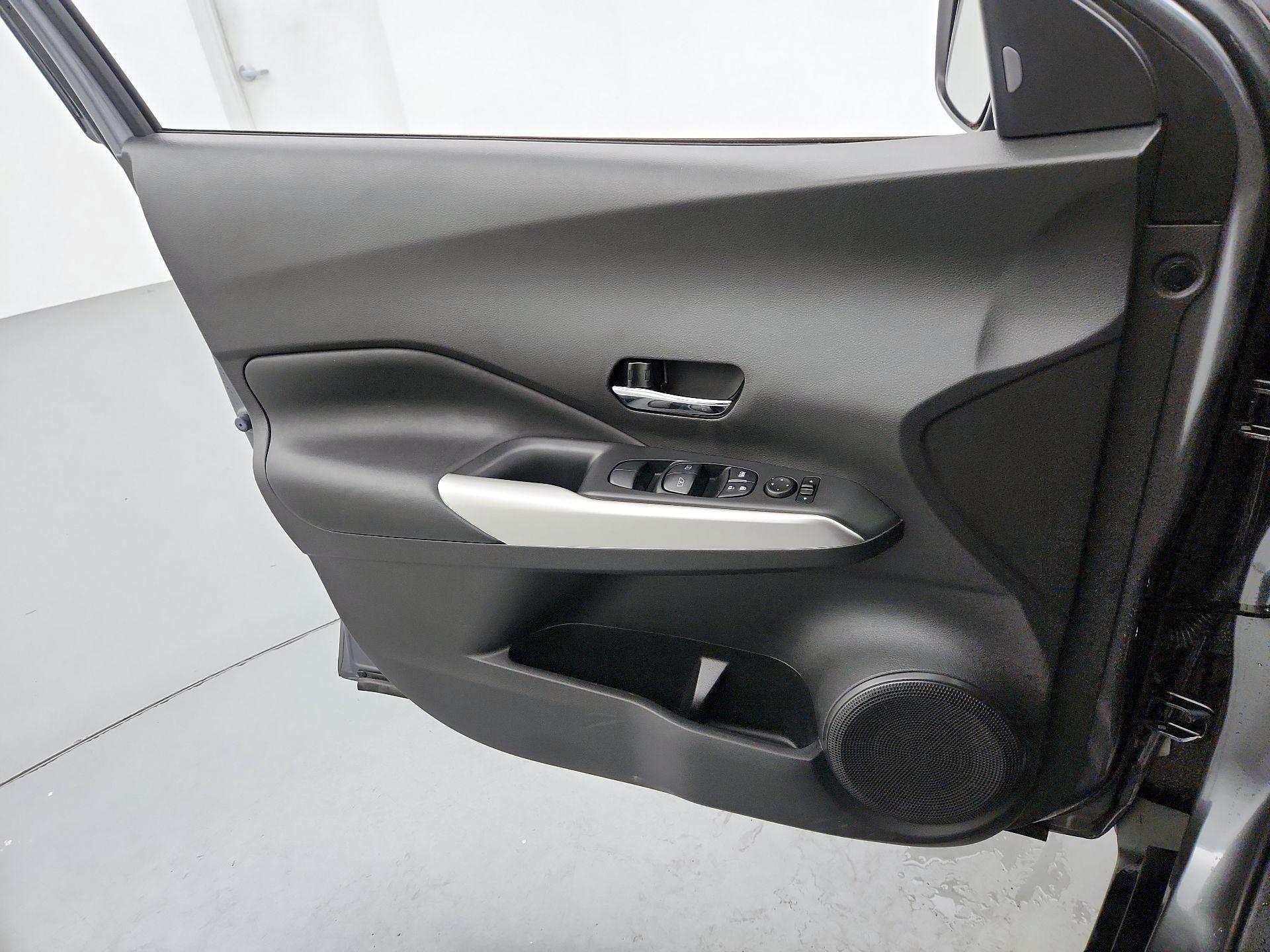 Thumbnail: 2020 Nissan Kicks - 12