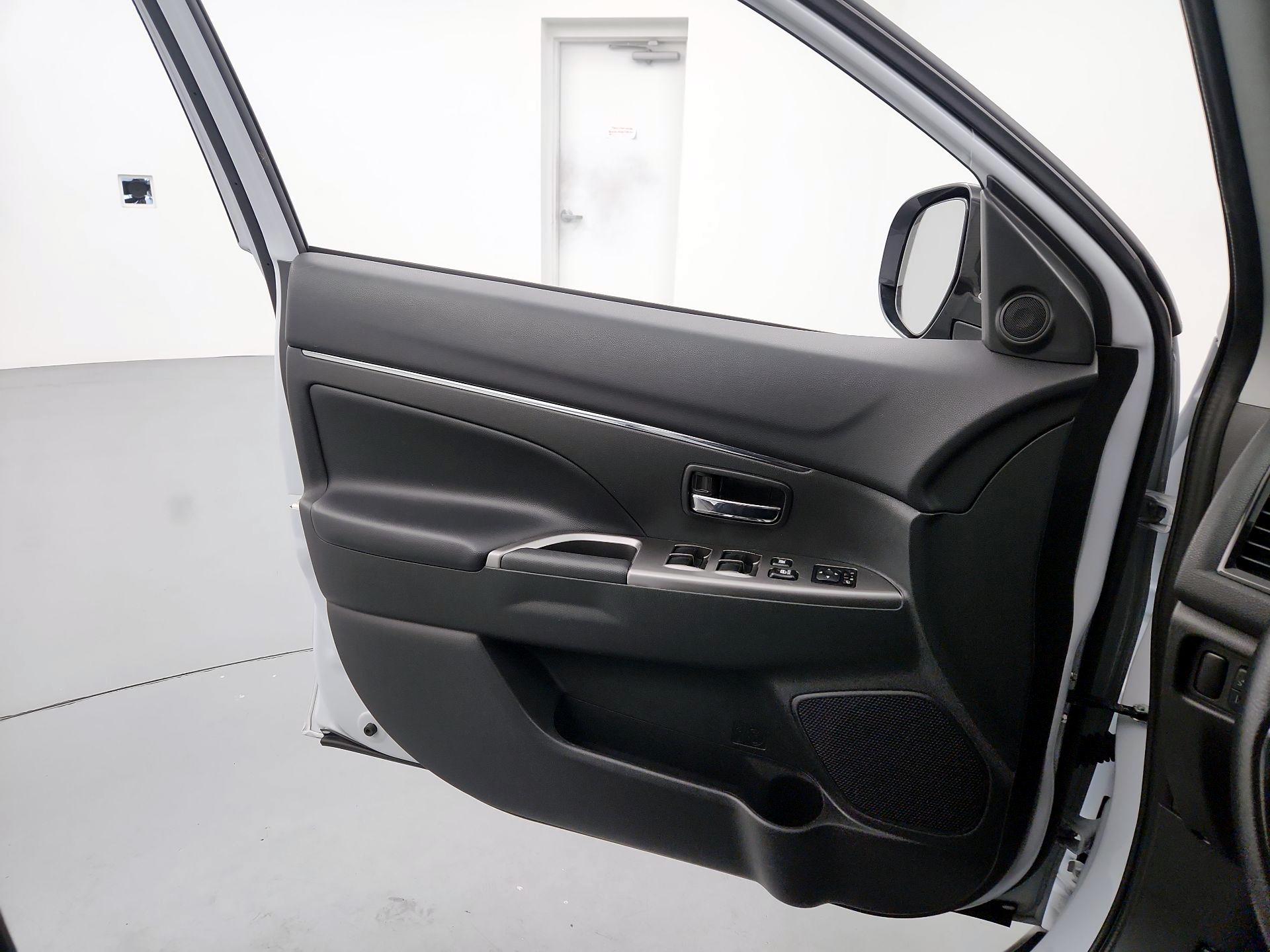 Thumbnail: 2024 Mitsubishi Outlander Sport - 12