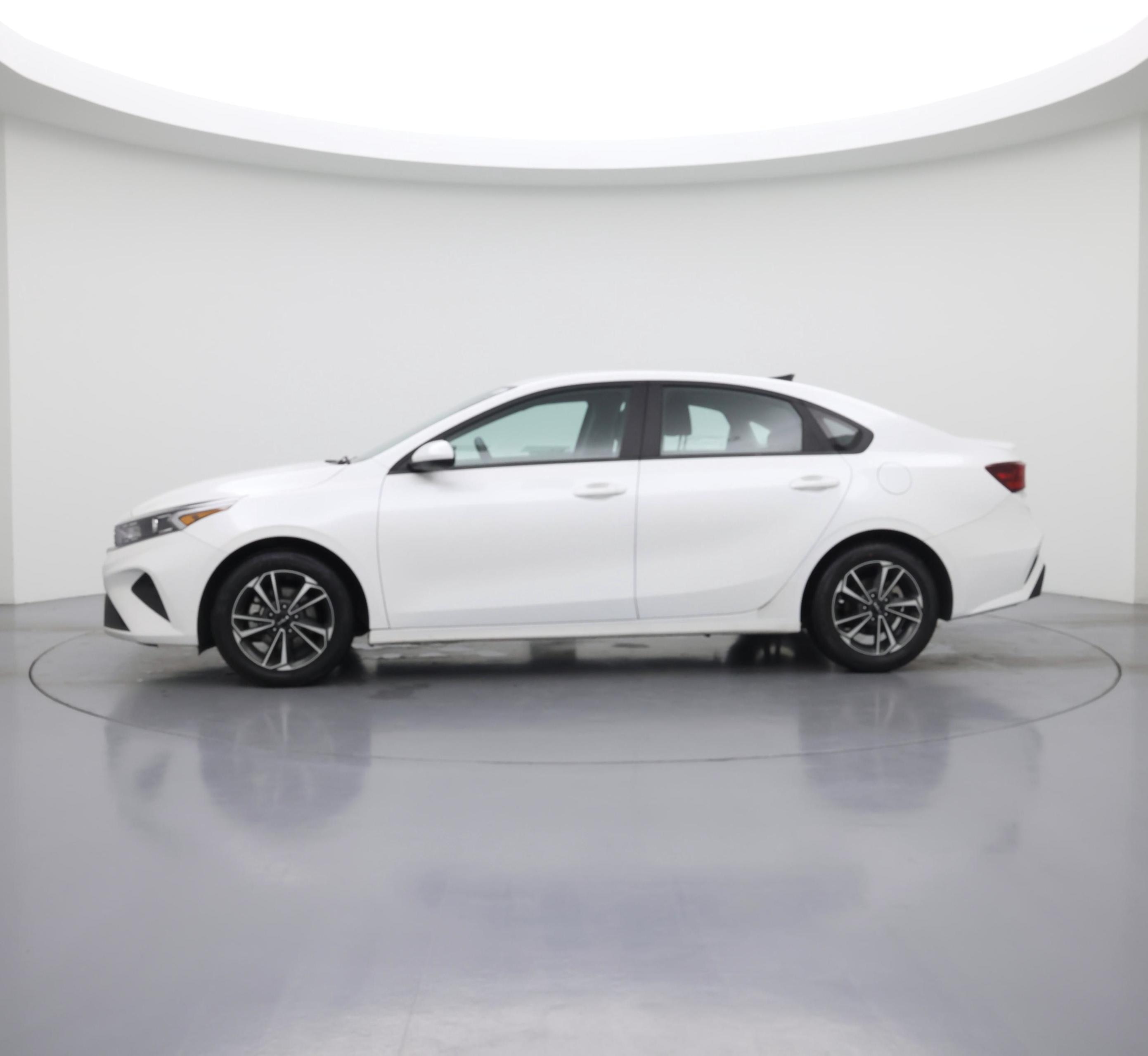 Thumbnail: 2024 Kia Forte - 3