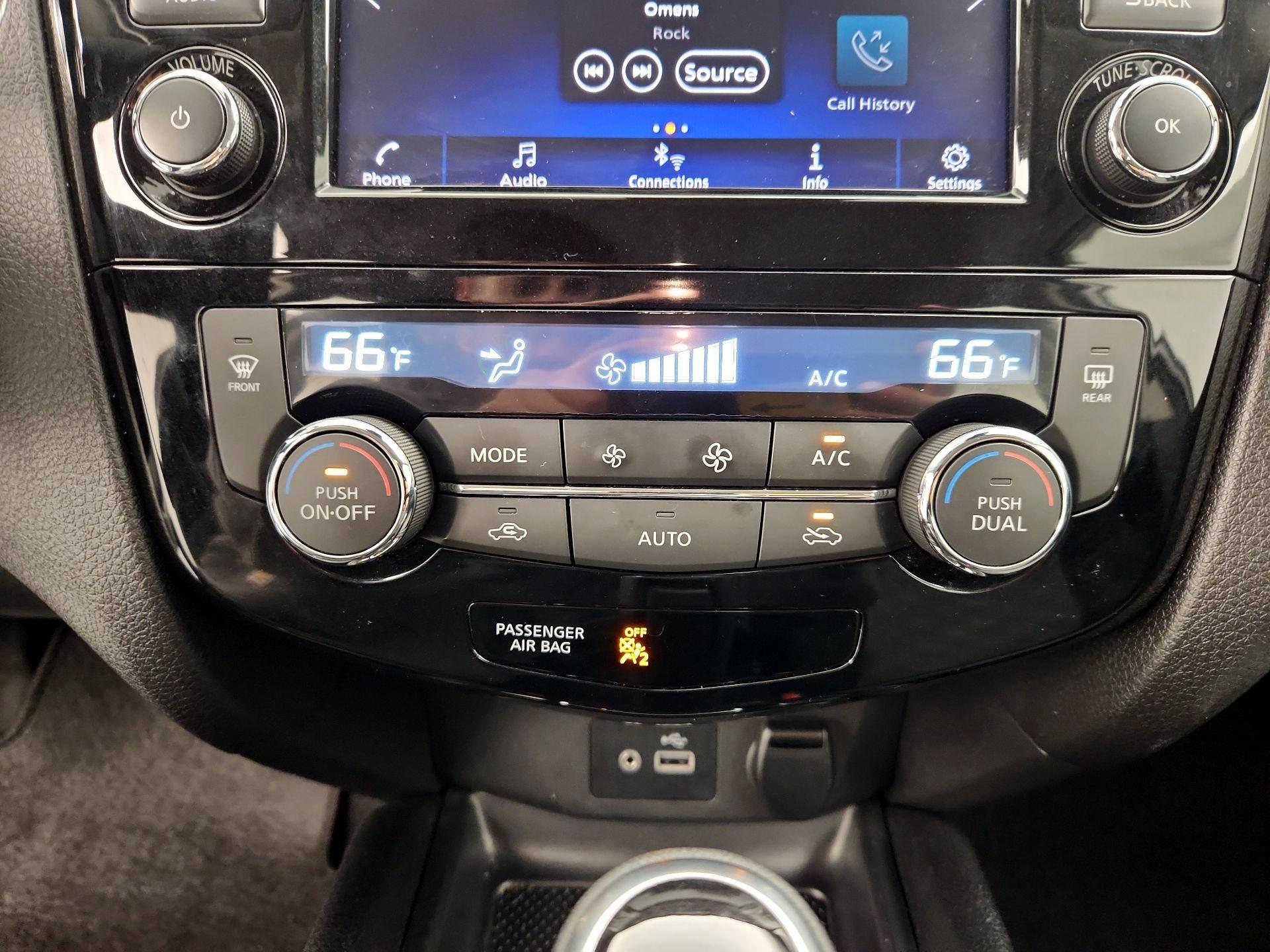 Thumbnail: 2022 Nissan Rogue Sport - 16