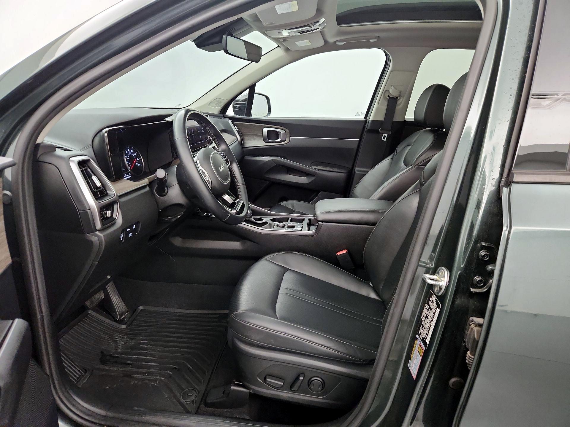 Thumbnail: 2023 Kia Sorento - 11