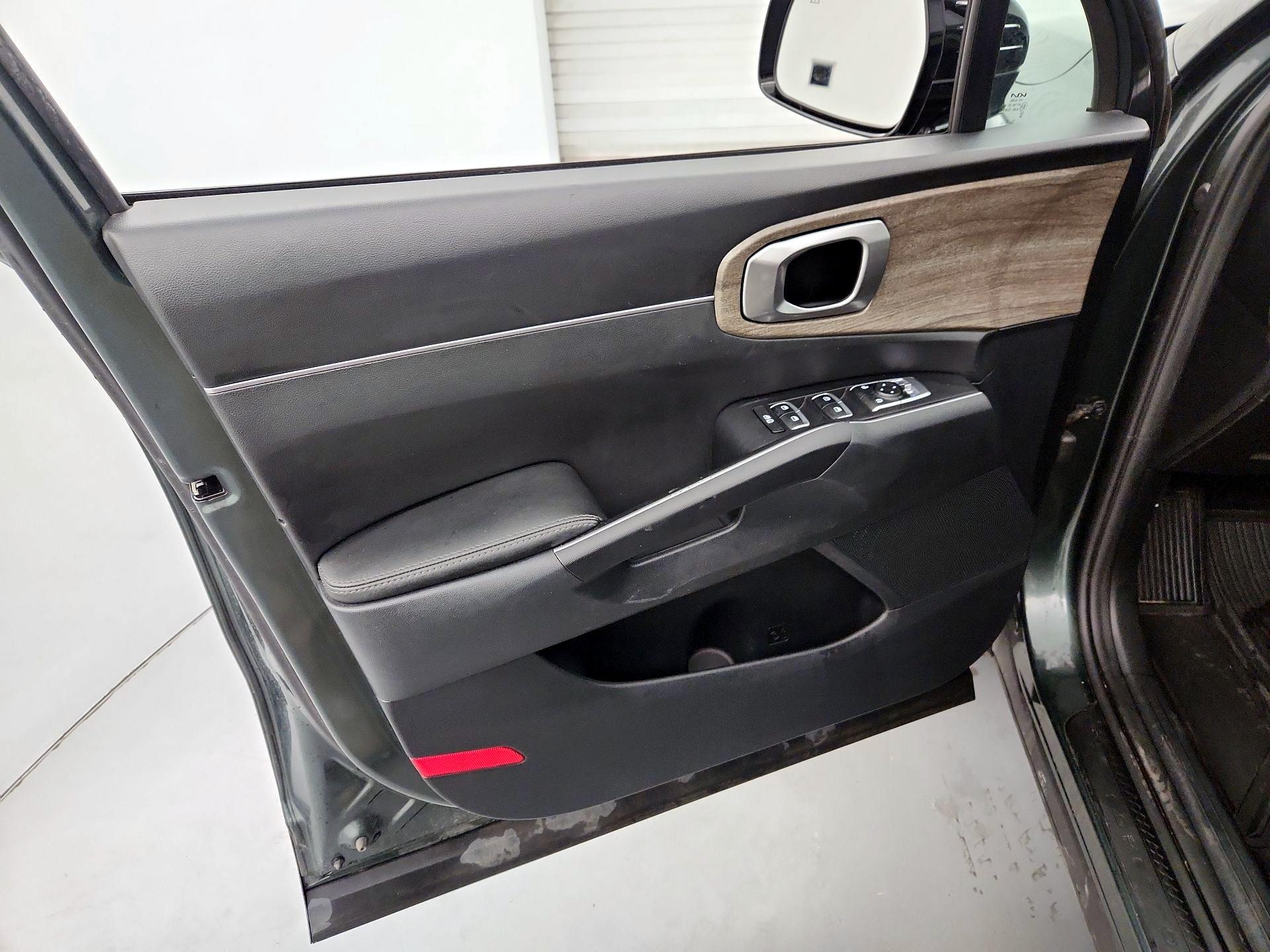 Thumbnail: 2023 Kia Sorento - 12