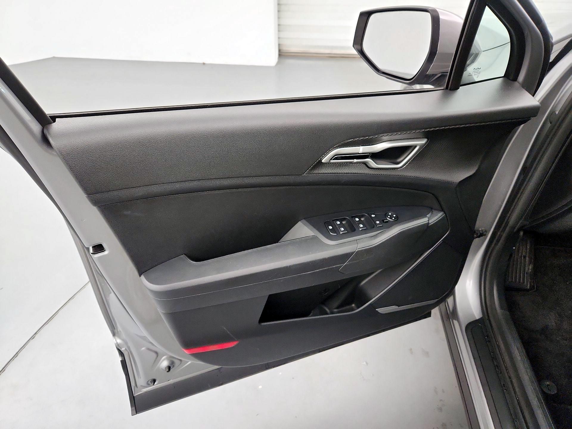 Thumbnail: 2023 Kia Sportage - 12