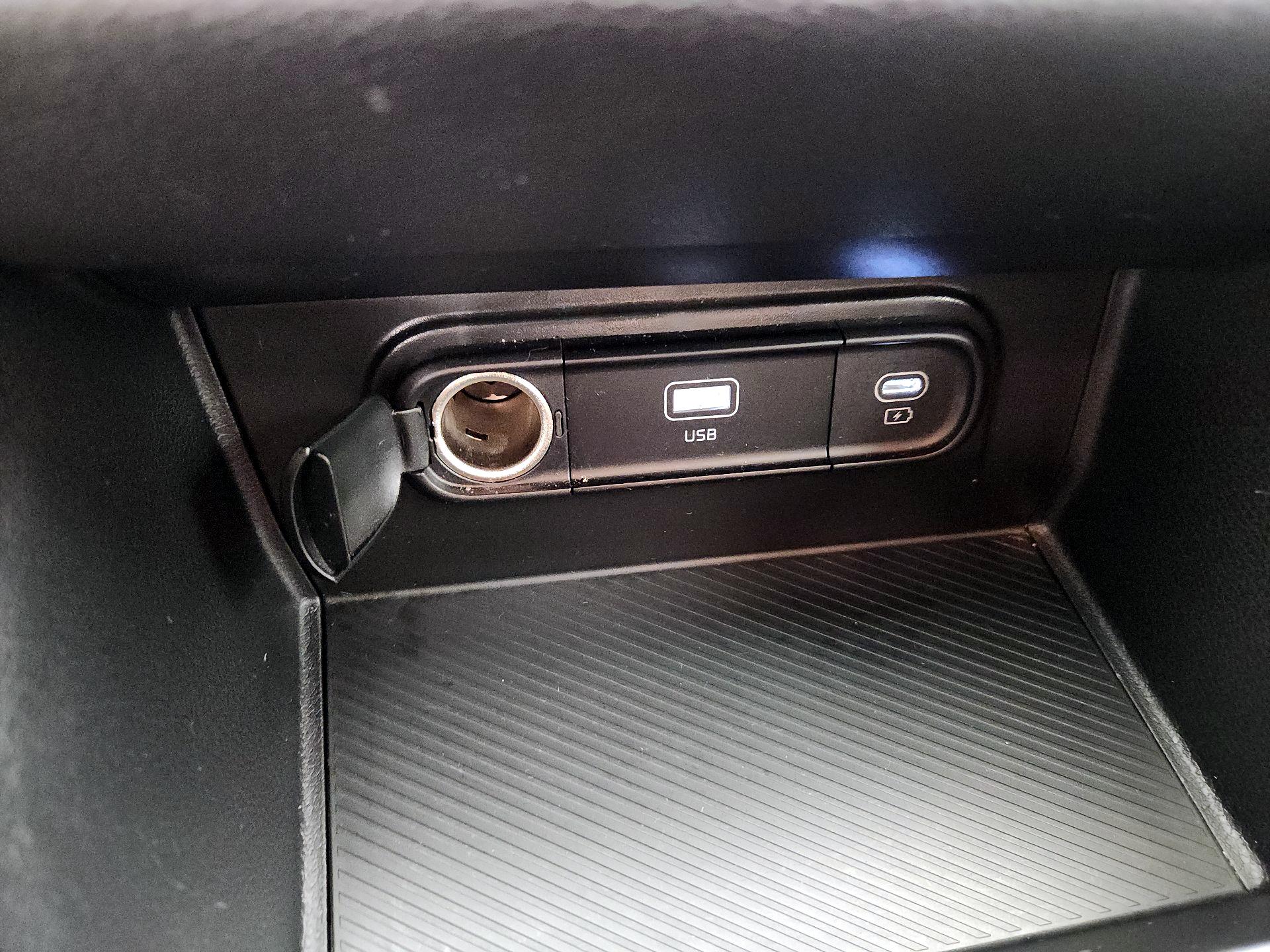 Thumbnail: 2023 Kia Sportage - 18