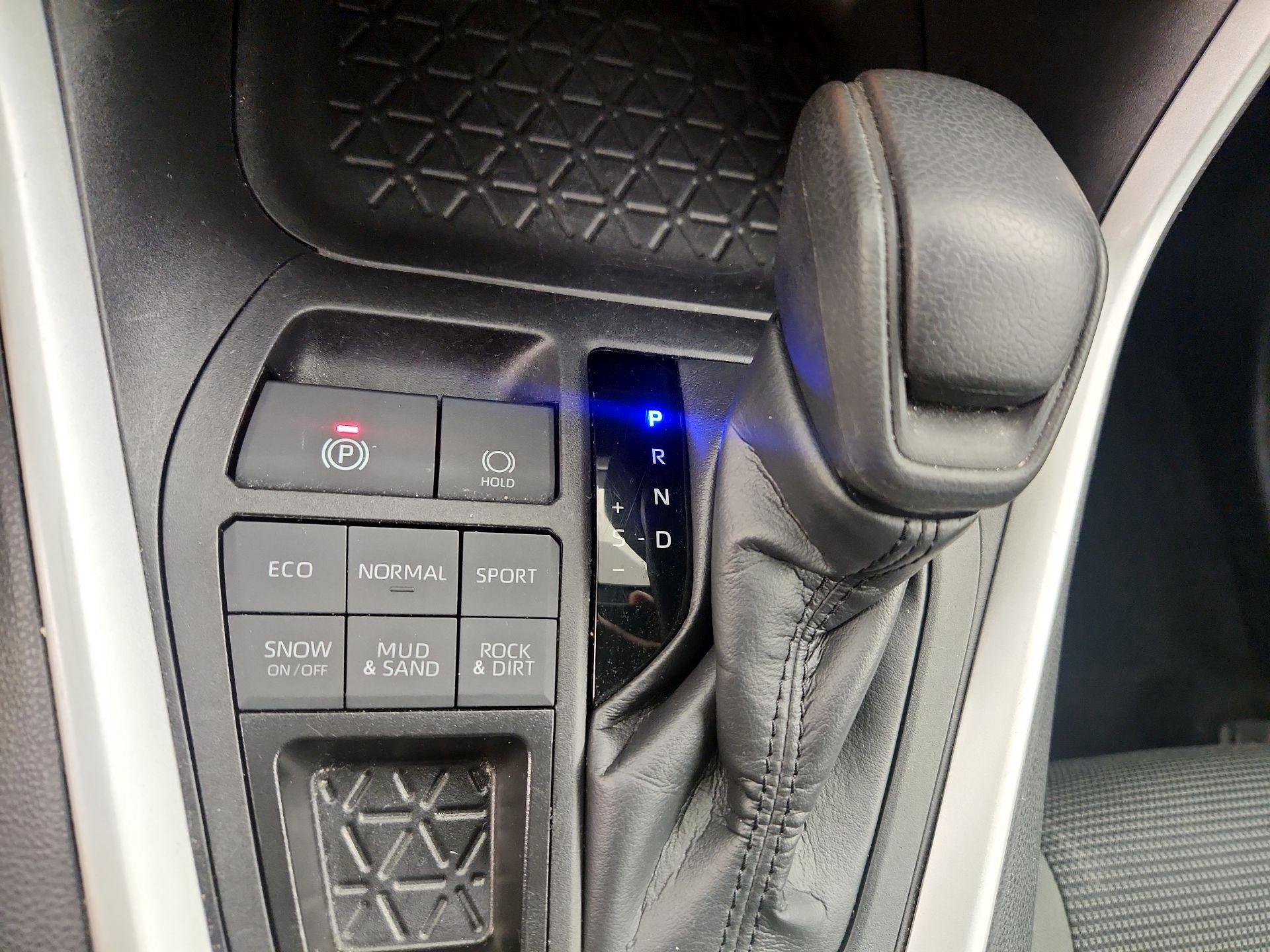 Thumbnail: 2024 Toyota RAV4 - 17