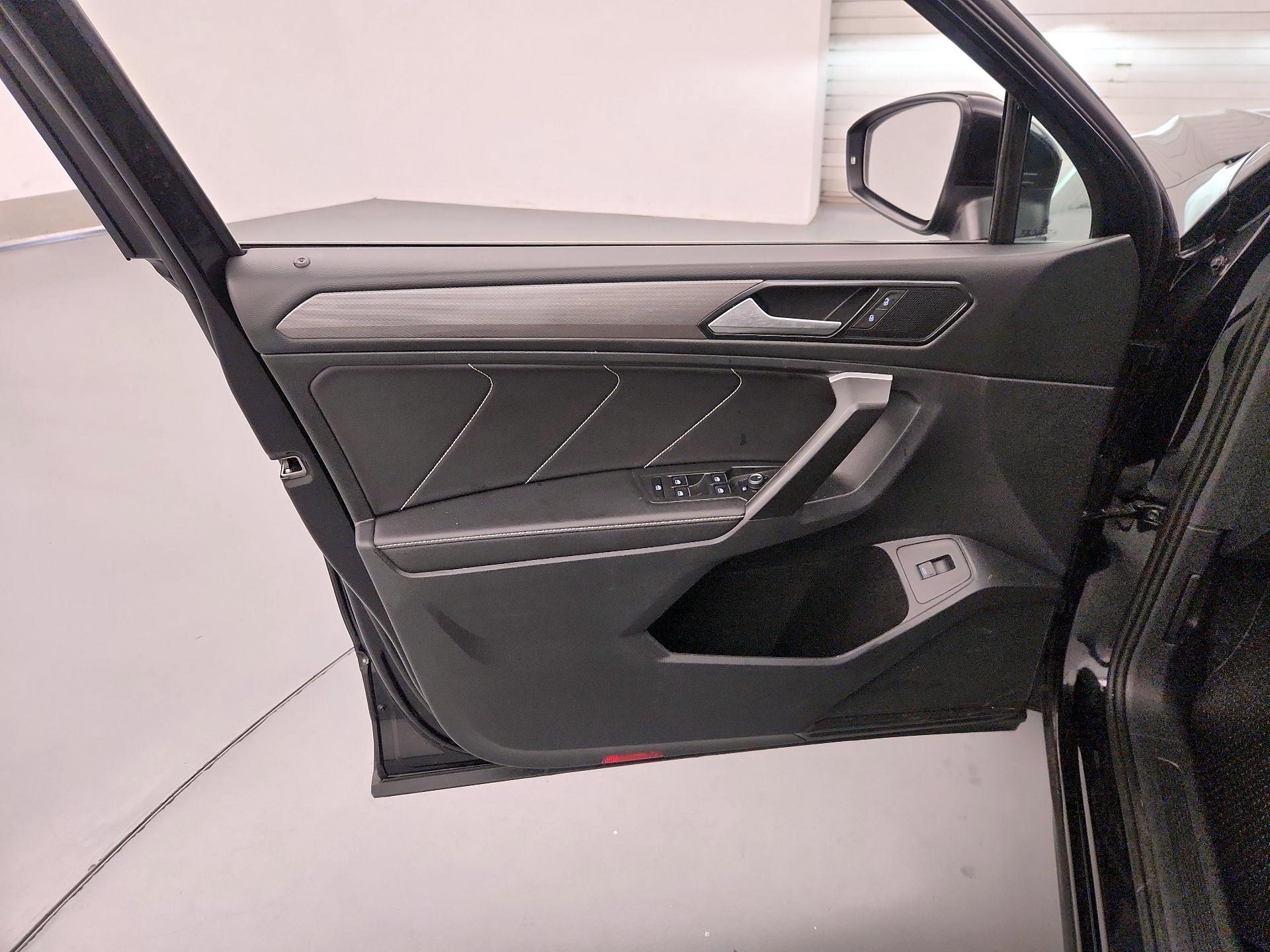 Thumbnail: 2024 Volkswagen Tiguan - 12