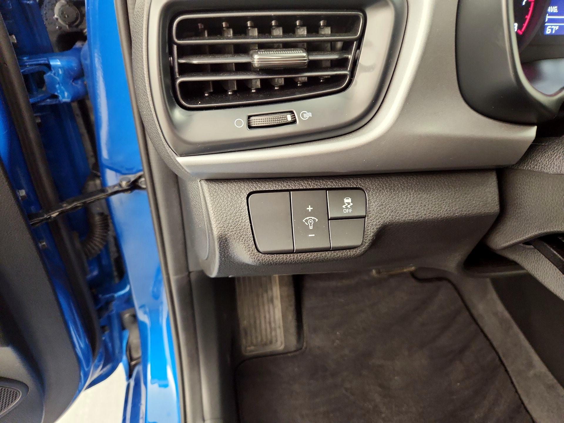 Thumbnail: 2021 Kia Rio - 13