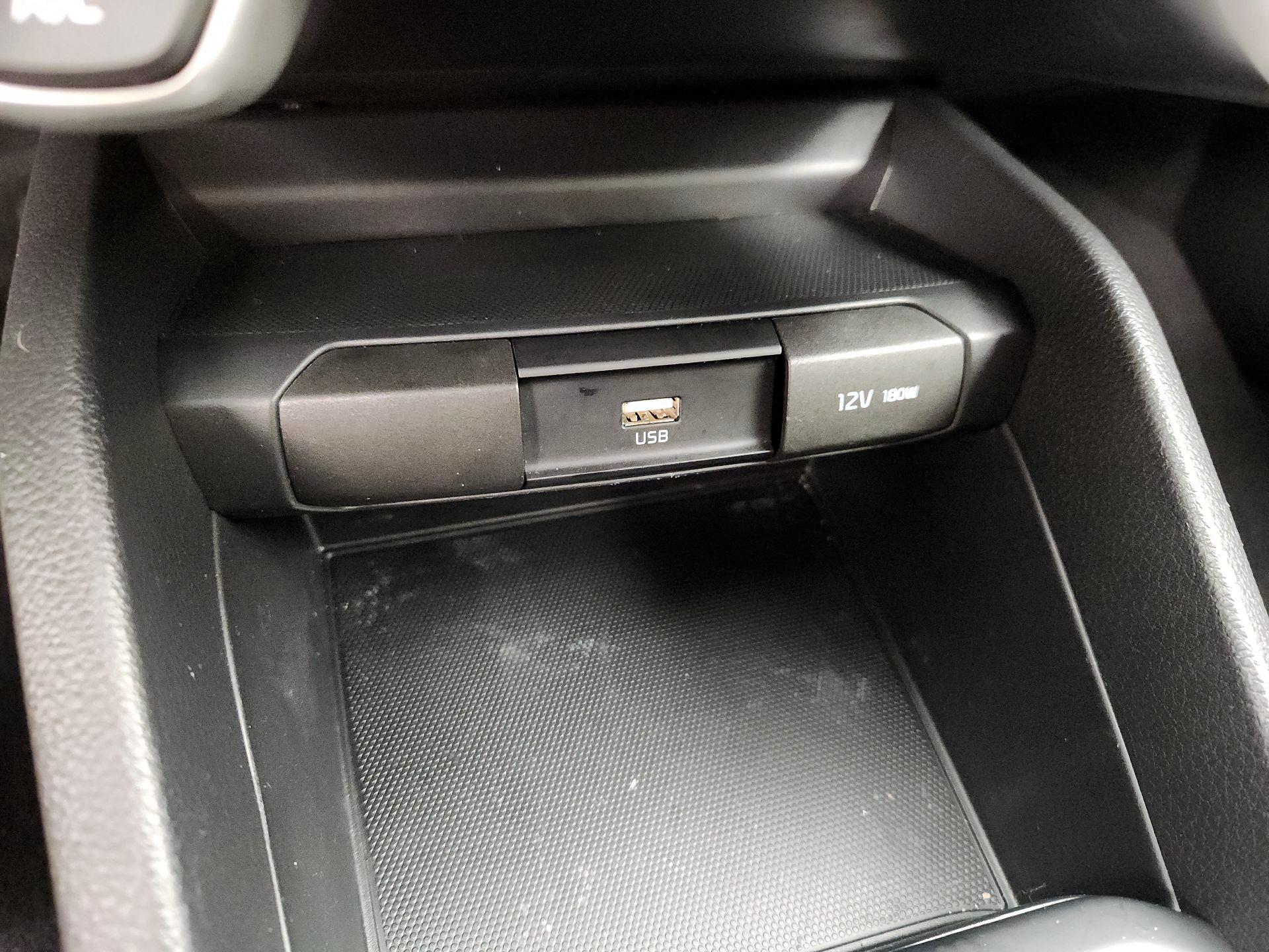 Thumbnail: 2021 Kia Rio - 18