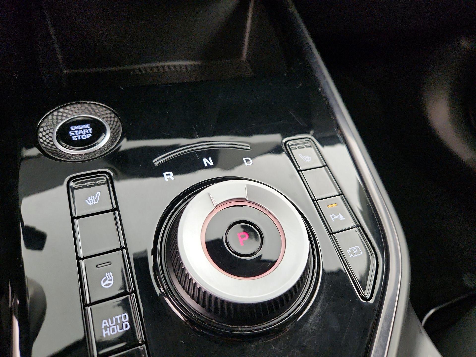 Thumbnail: 2023 Kia Niro - 18