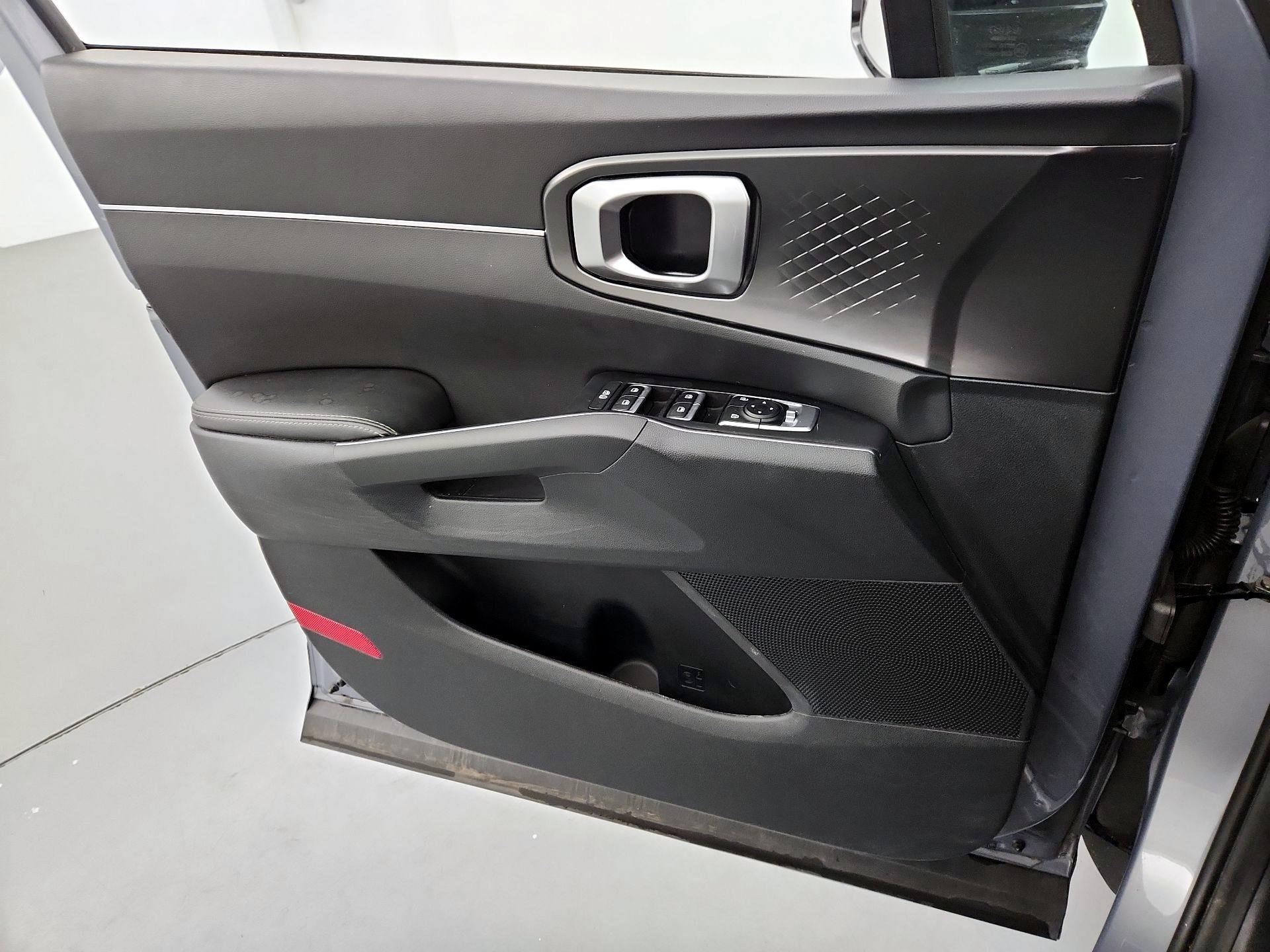 Thumbnail: 2022 Kia Sorento - 12