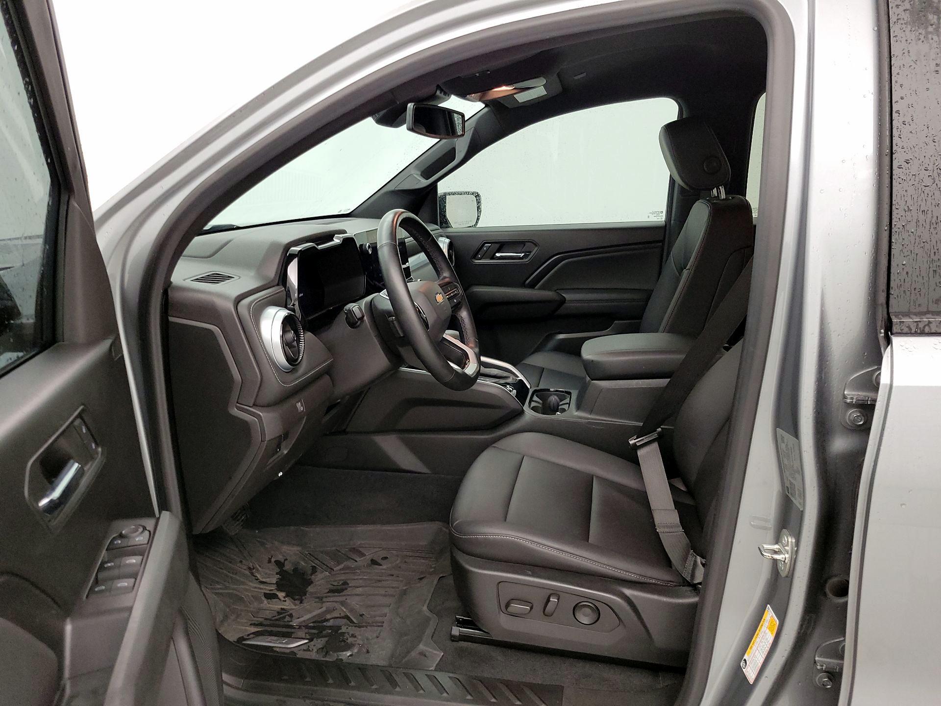 Thumbnail: 2023 Chevrolet Colorado - 11