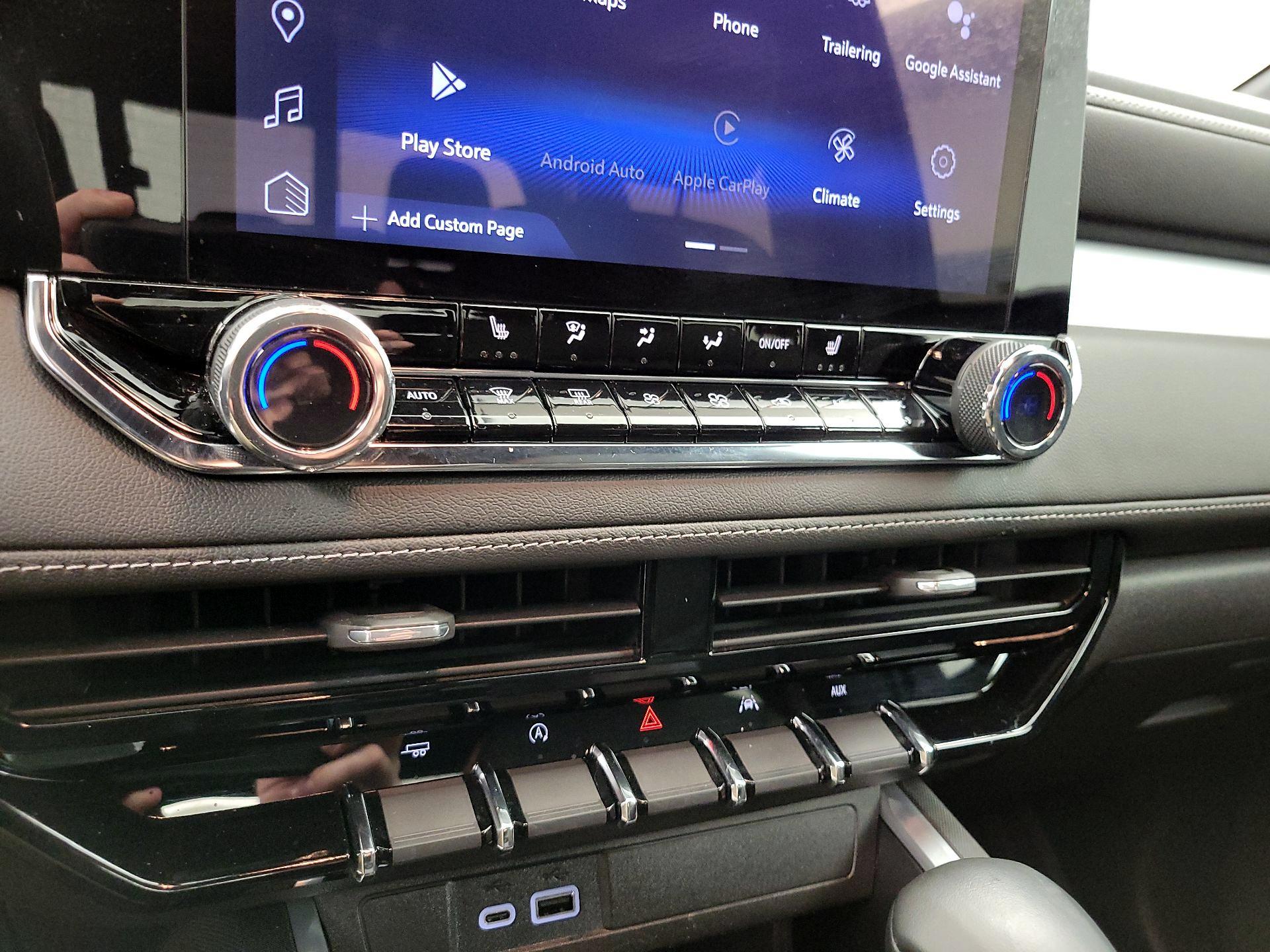 Thumbnail: 2023 Chevrolet Colorado - 17