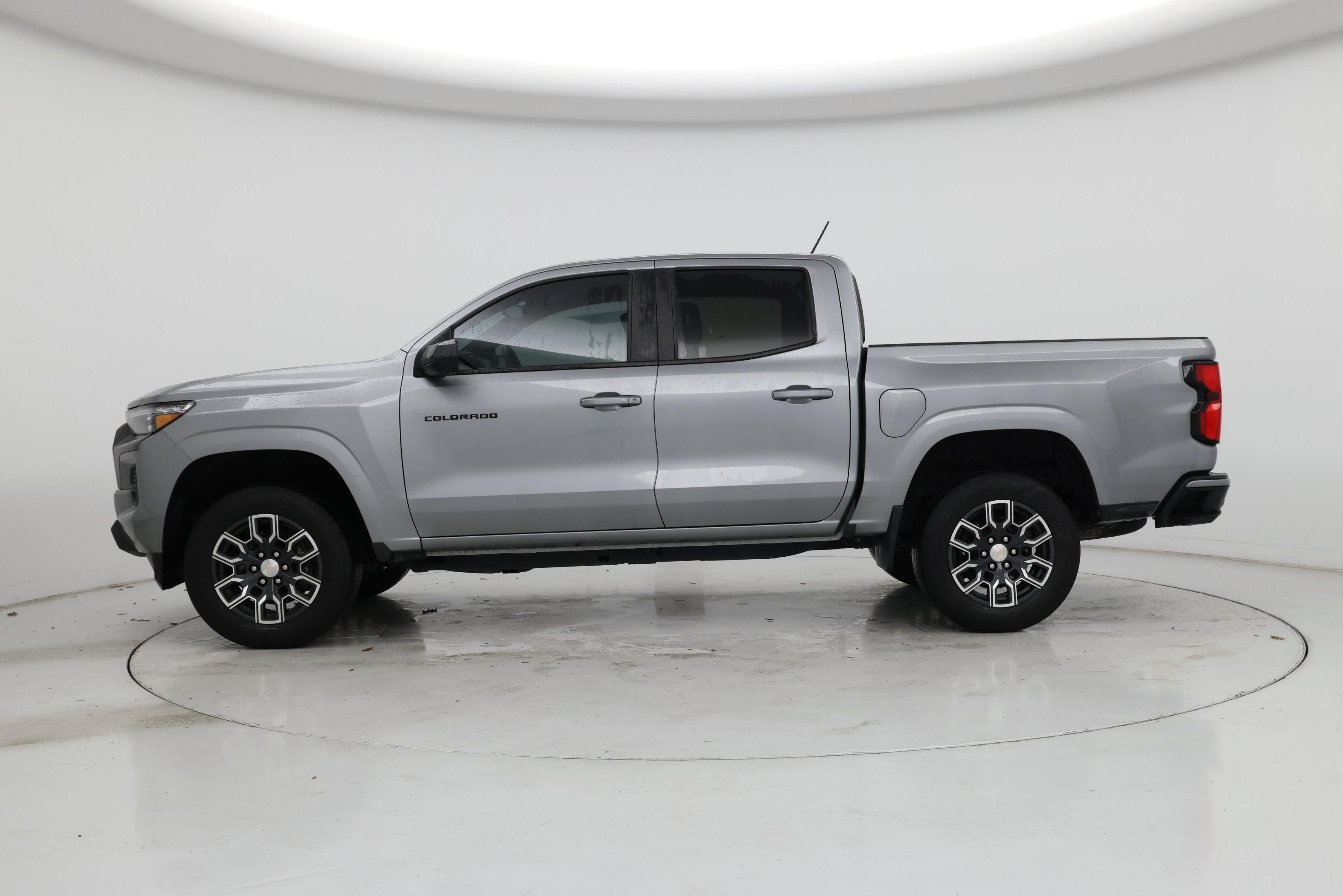 Thumbnail: 2023 Chevrolet Colorado - 3