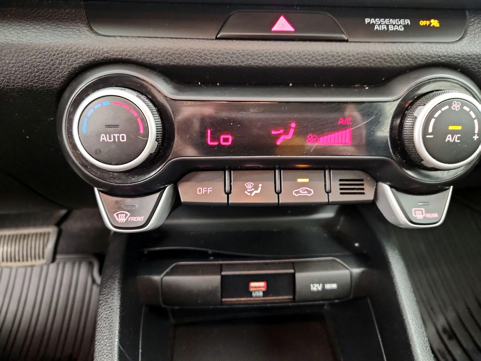 Thumbnail: 2023 Kia Rio - 16