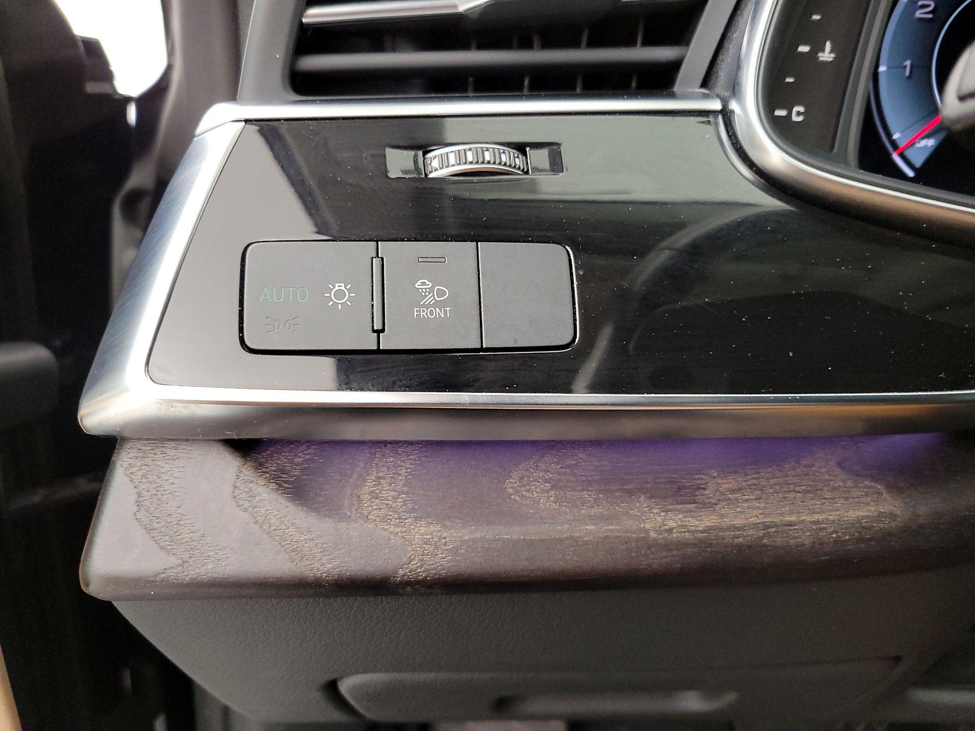 Thumbnail: 2021 Audi Q8 - 13