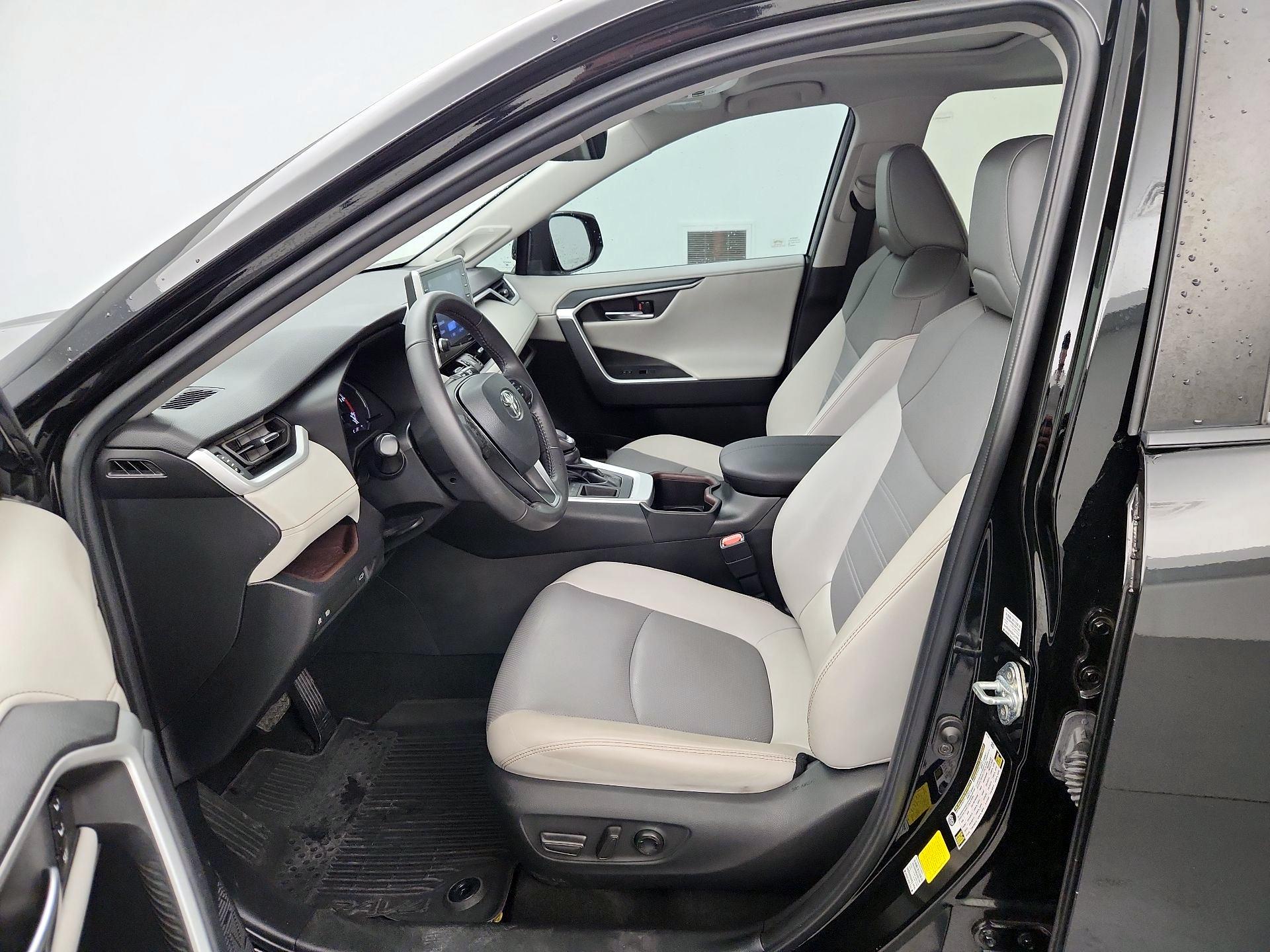 Thumbnail: 2022 Toyota RAV4 - 11