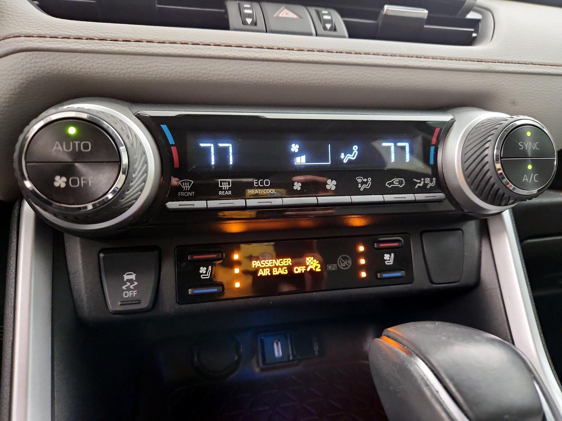 Thumbnail: 2022 Toyota RAV4 - 16