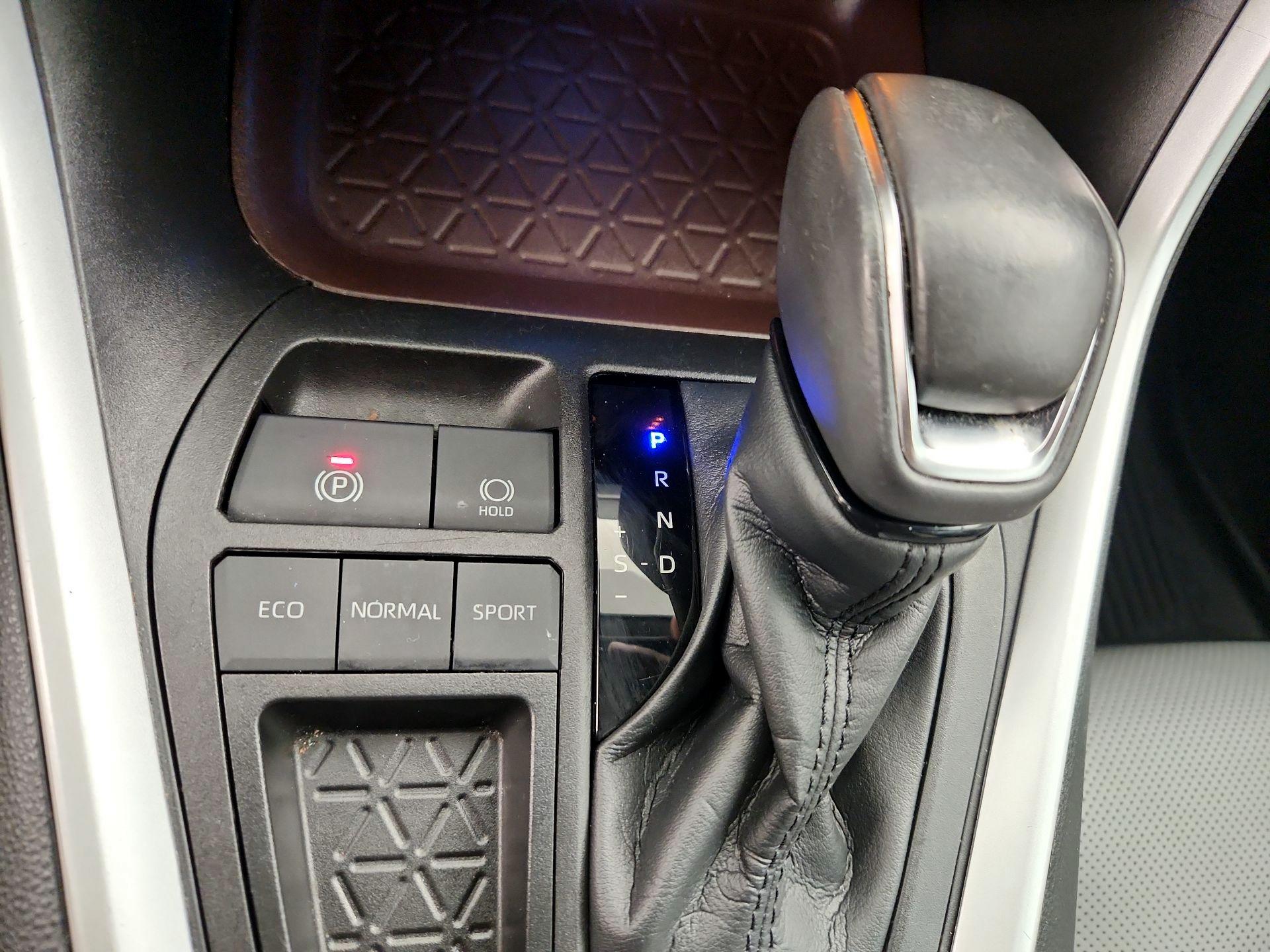 Thumbnail: 2022 Toyota RAV4 - 17