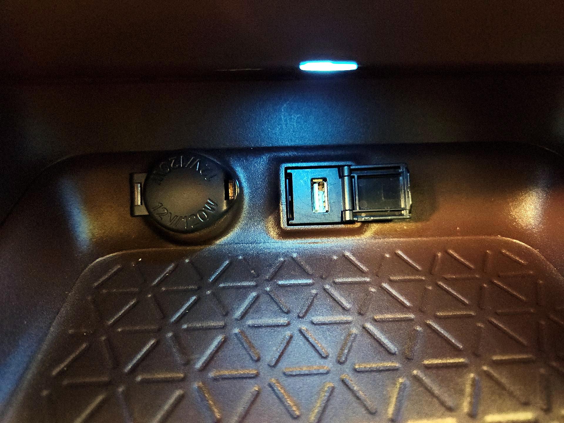 Thumbnail: 2022 Toyota RAV4 - 18