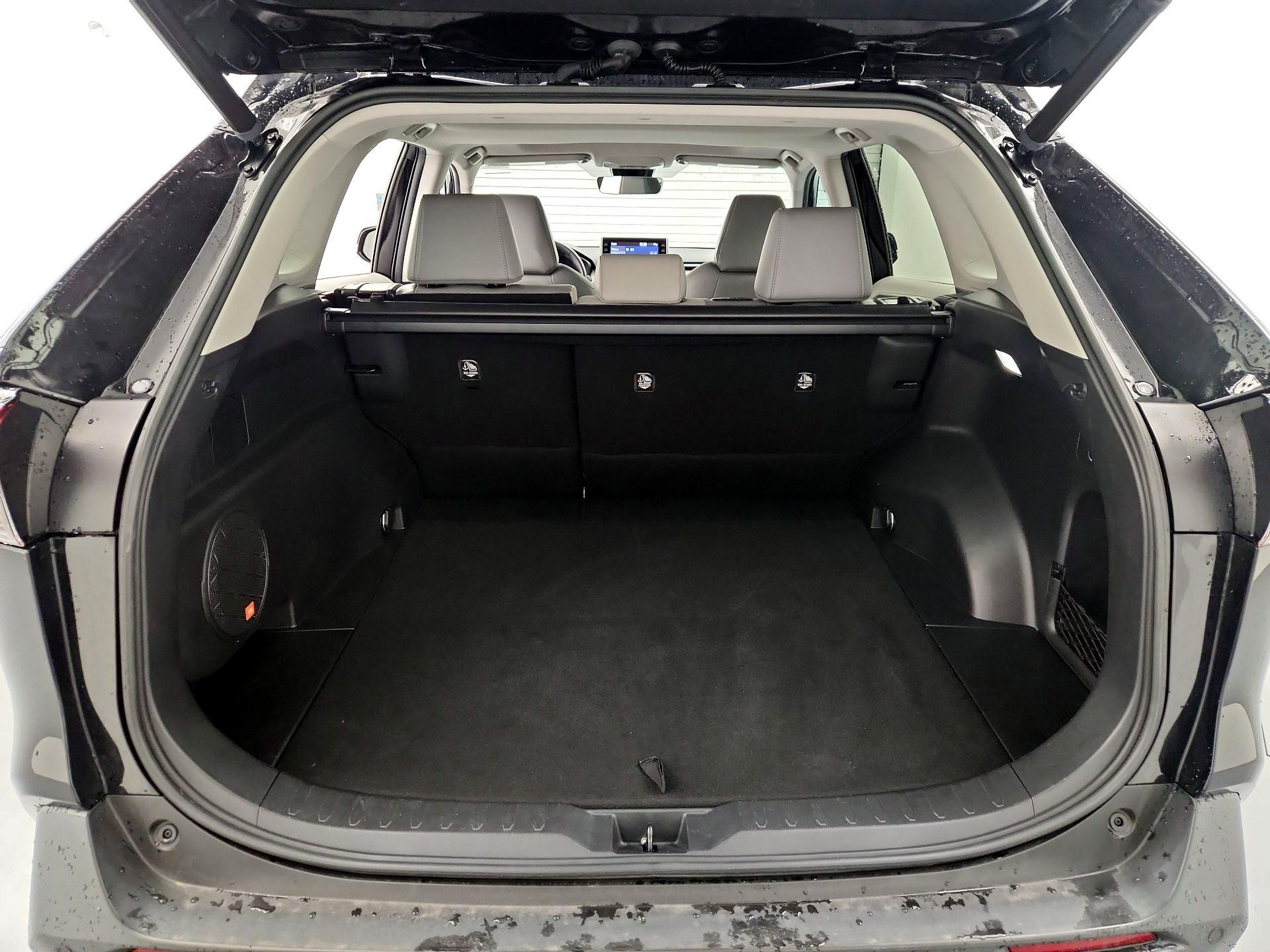 Thumbnail: 2022 Toyota RAV4 - 20