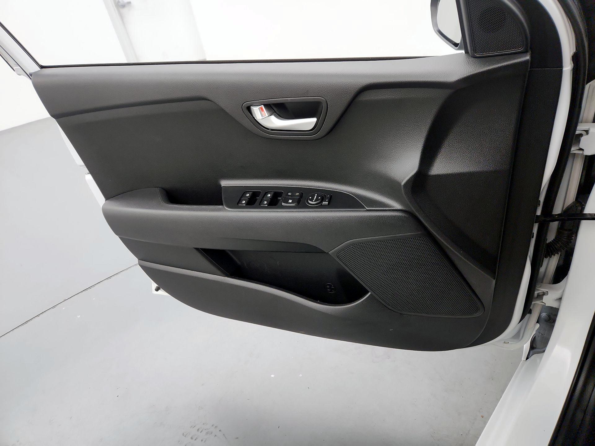 Thumbnail: 2023 Kia Rio - 12