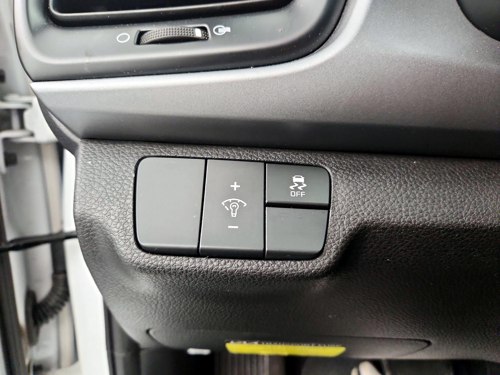 Thumbnail: 2023 Kia Rio - 13