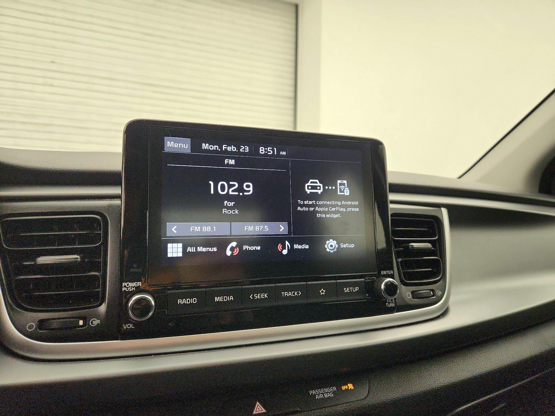 Thumbnail: 2023 Kia Rio - 15