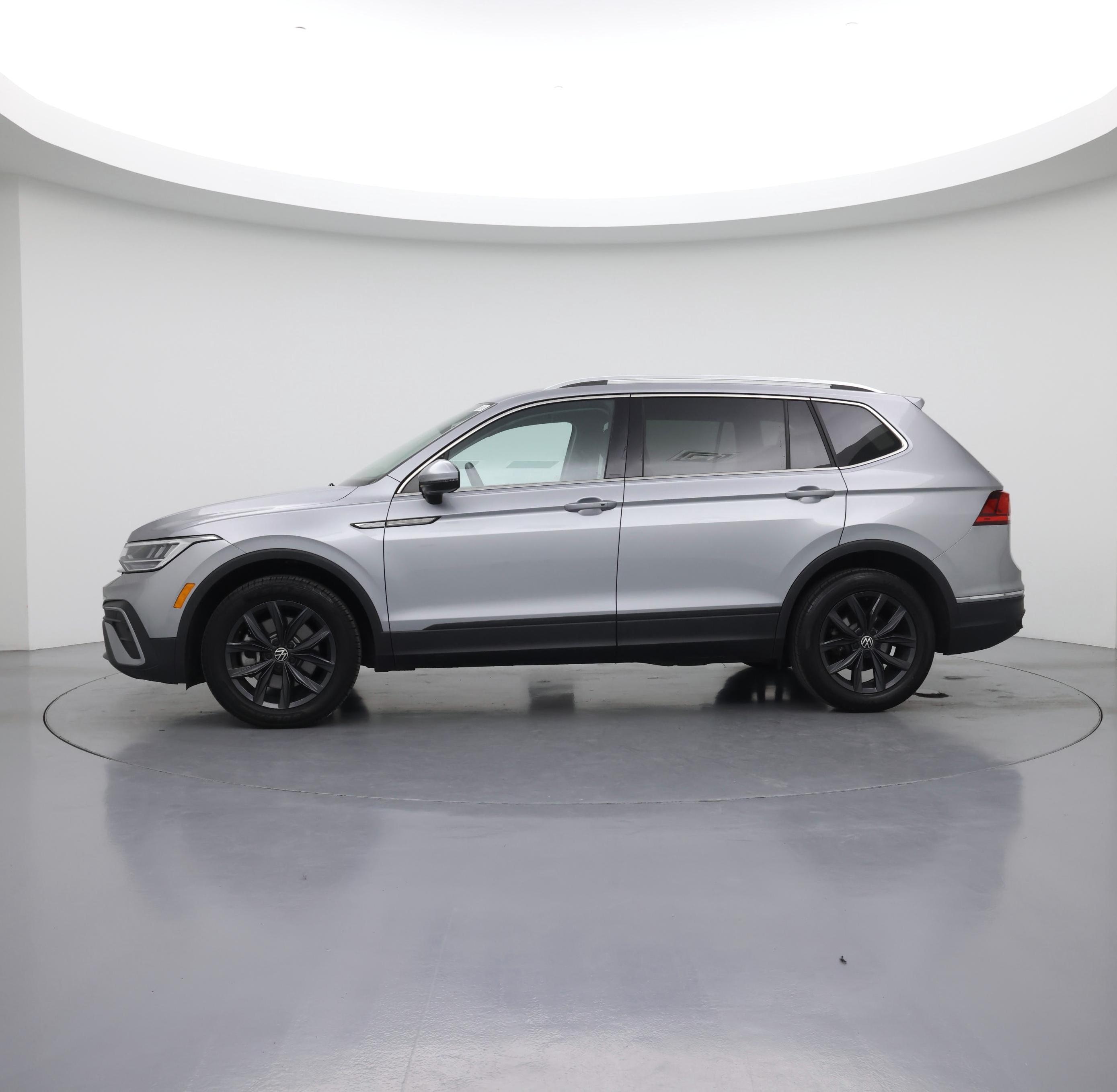 Thumbnail: 2024 Volkswagen Tiguan - 3