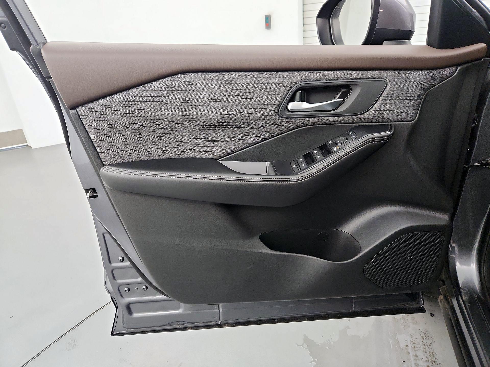 Thumbnail: 2023 Nissan Rogue - 12