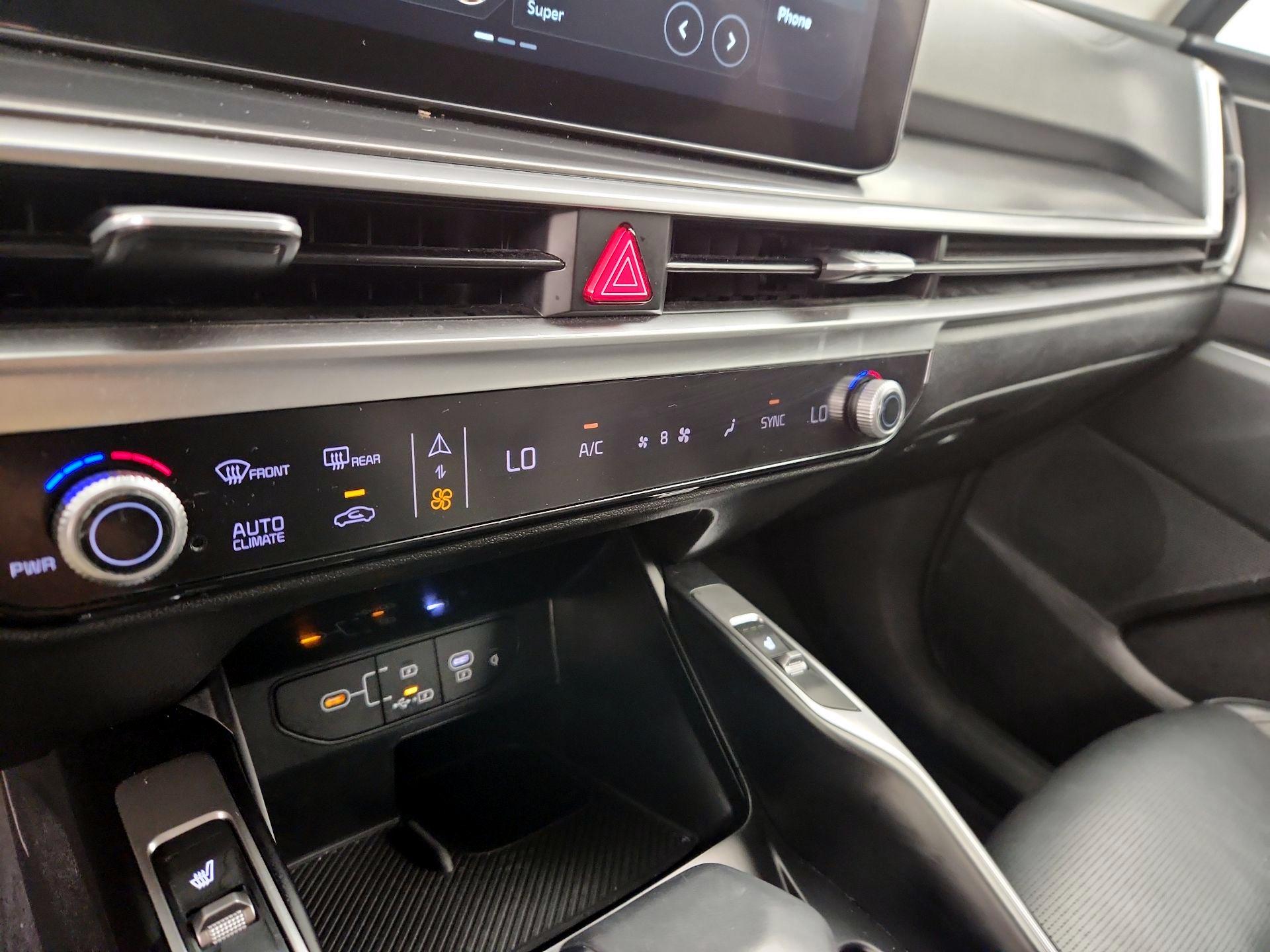 Thumbnail: 2024 Kia Sorento - 17