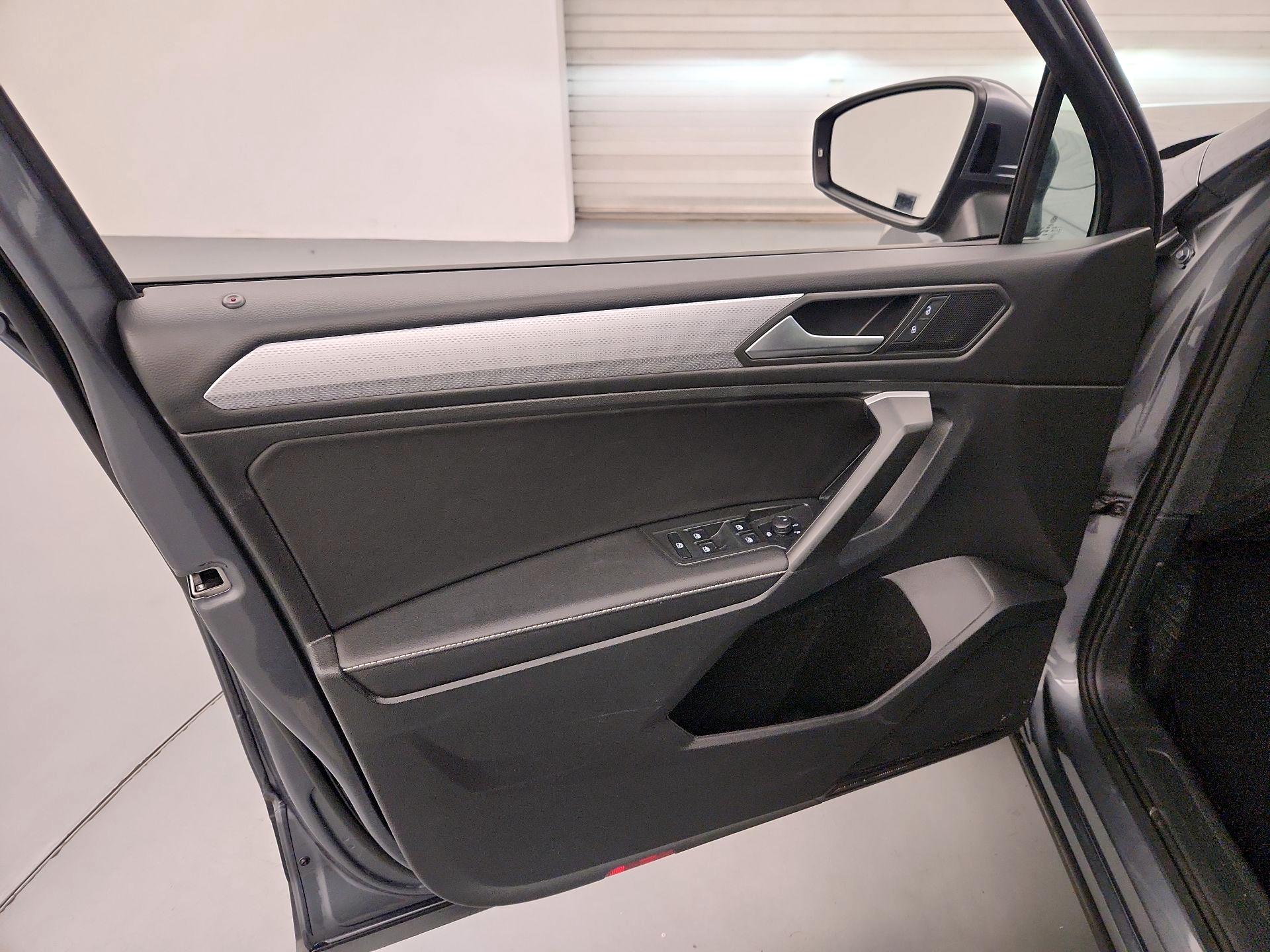 Thumbnail: 2024 Volkswagen Tiguan - 12