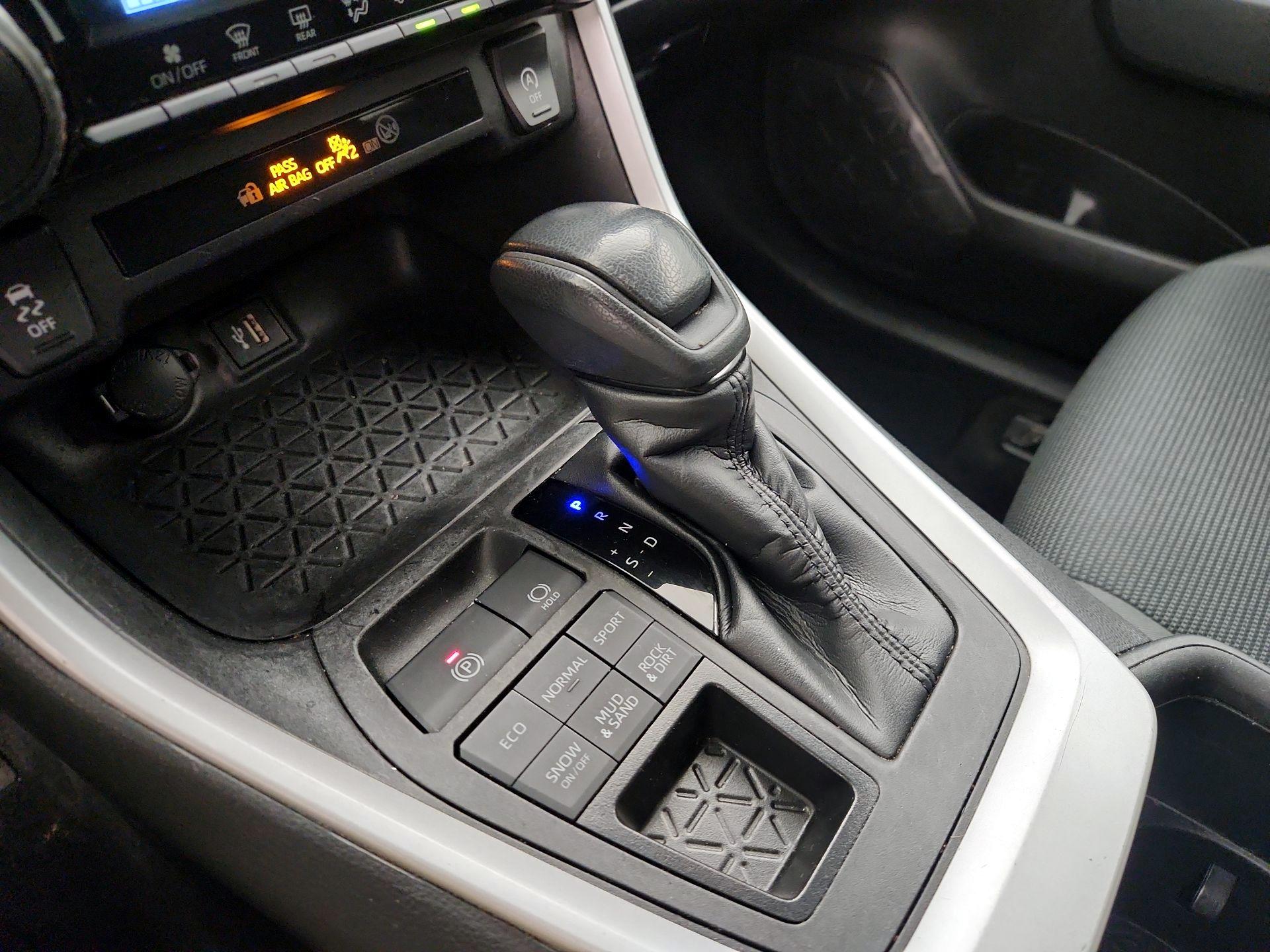 Thumbnail: 2023 Toyota RAV4 - 17