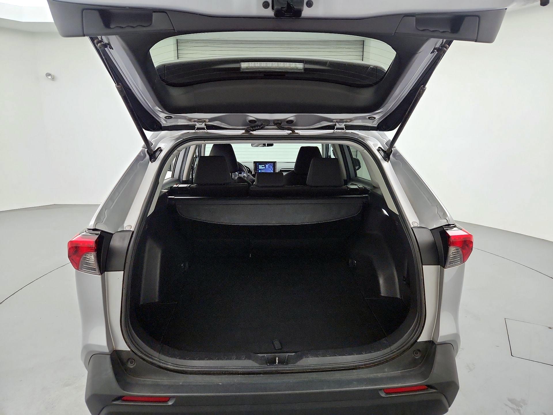 Thumbnail: 2023 Toyota RAV4 - 20