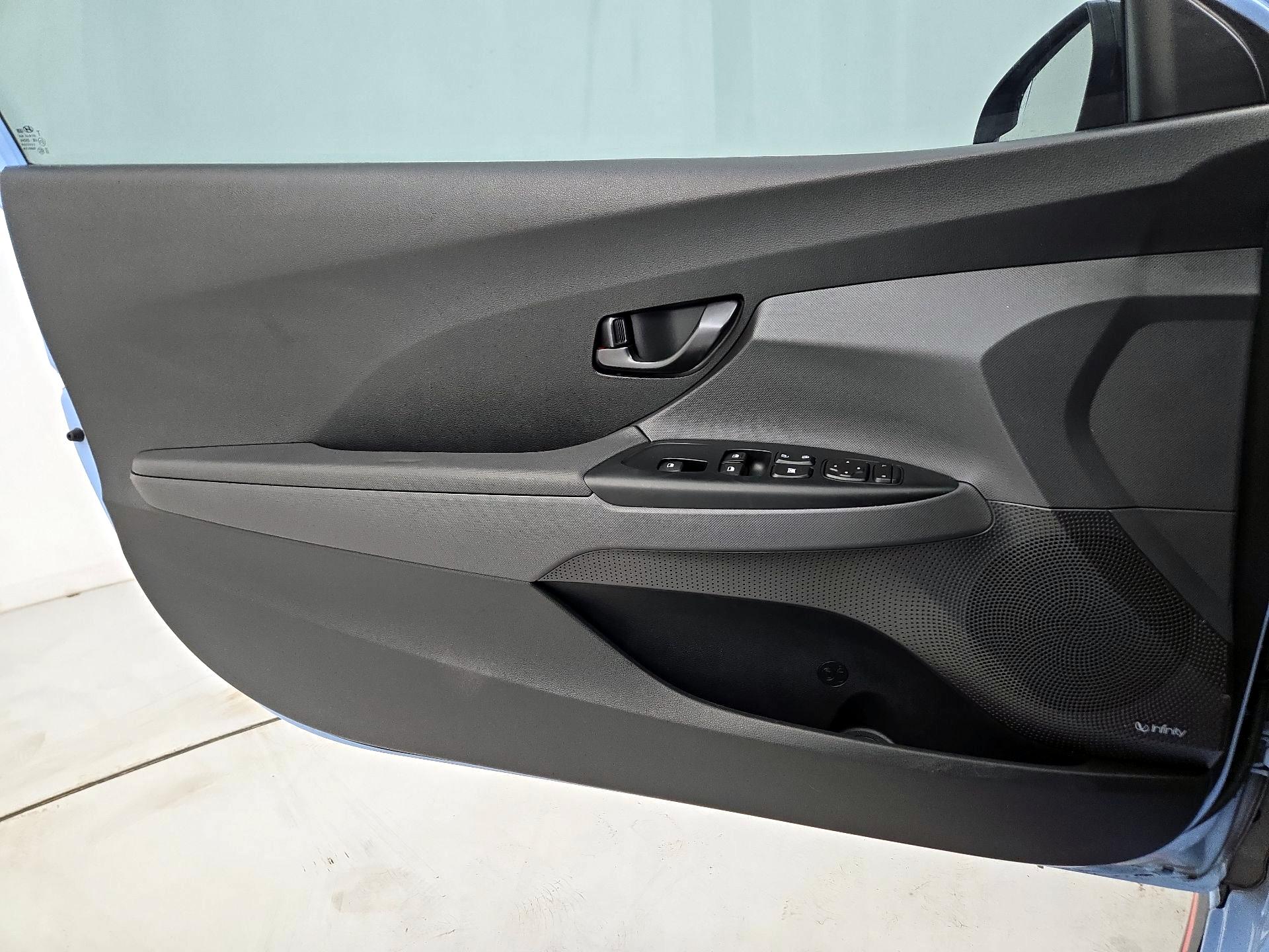 Thumbnail: 2020 Hyundai Veloster - 12