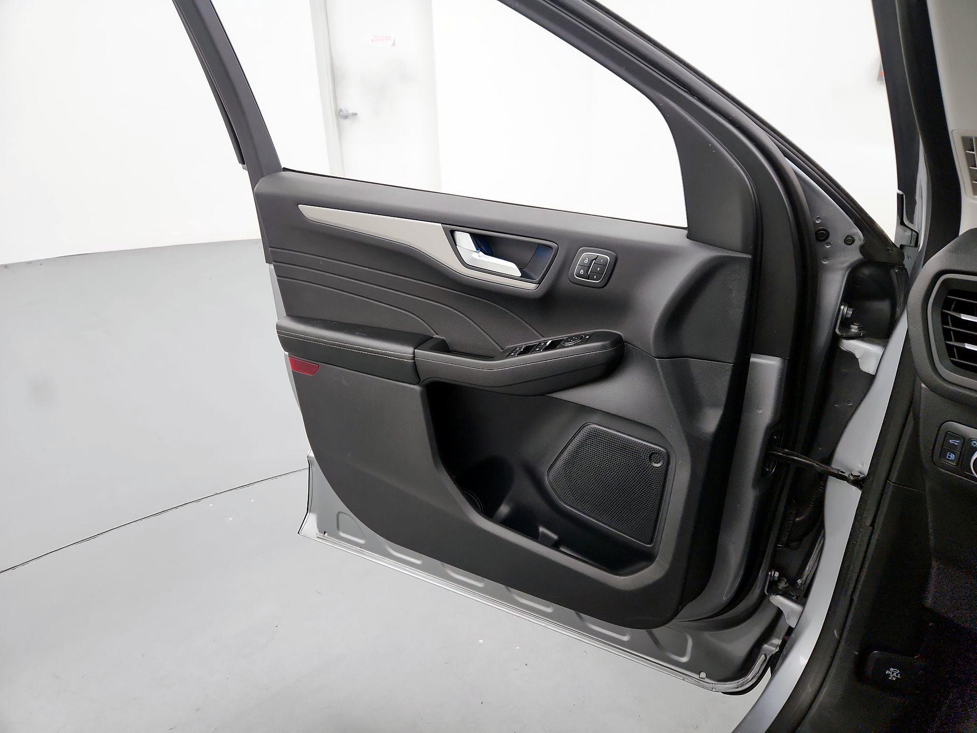 Thumbnail: 2022 Ford Escape - 12