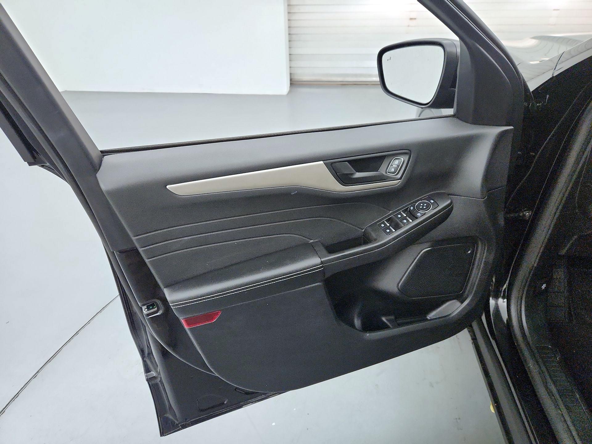 Thumbnail: 2022 Ford Escape - 12