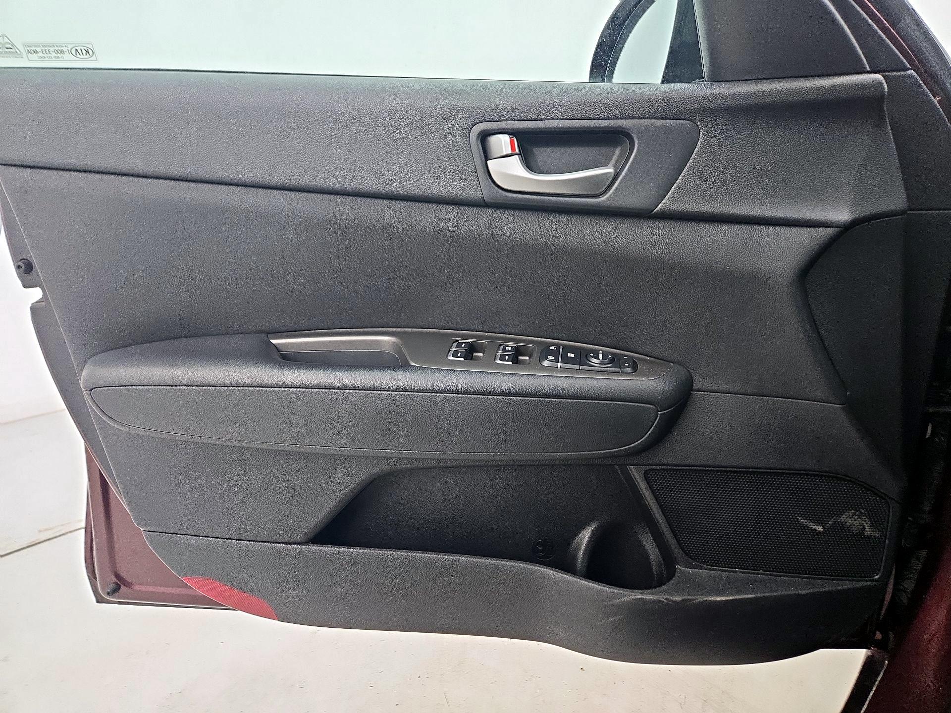 Thumbnail: 2020 Kia Optima - 12