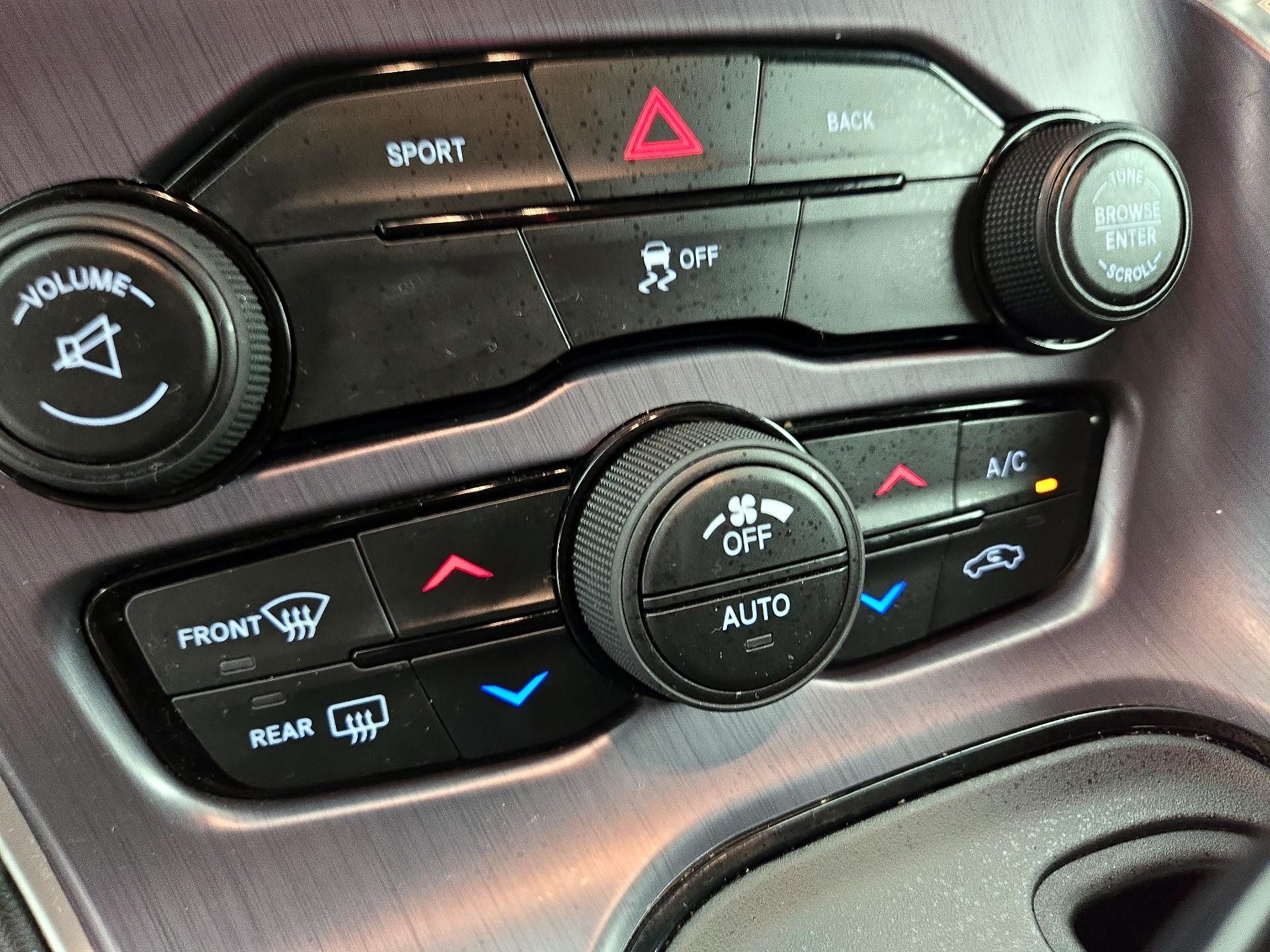 Thumbnail: 2016 Dodge Challenger - 15