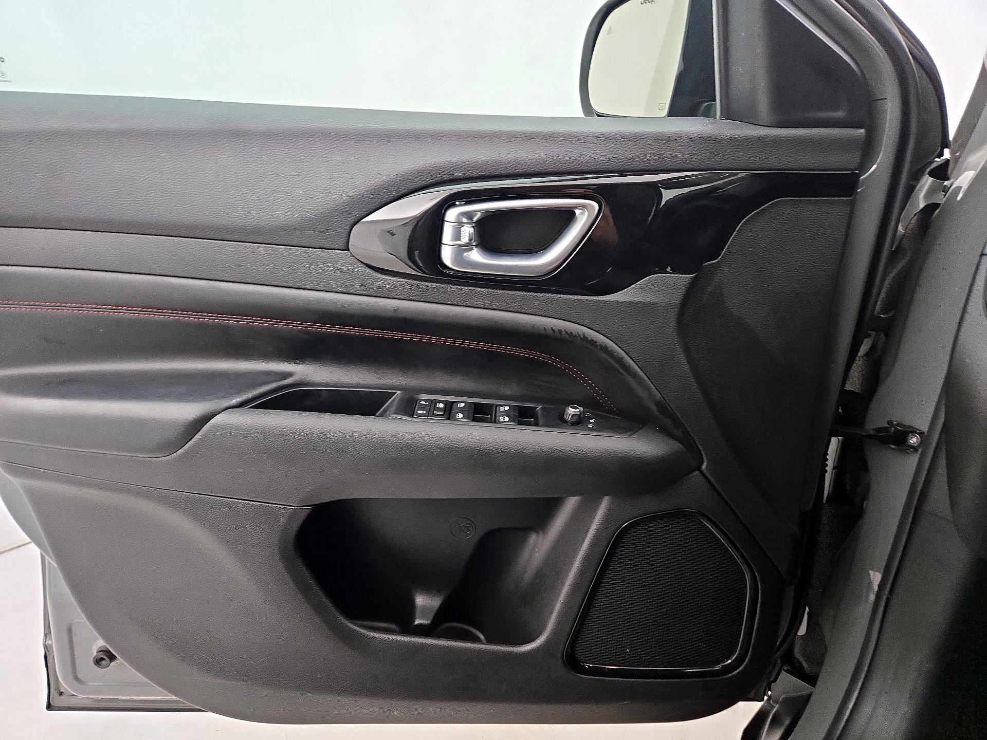 Thumbnail: 2022 Jeep Compass - 12