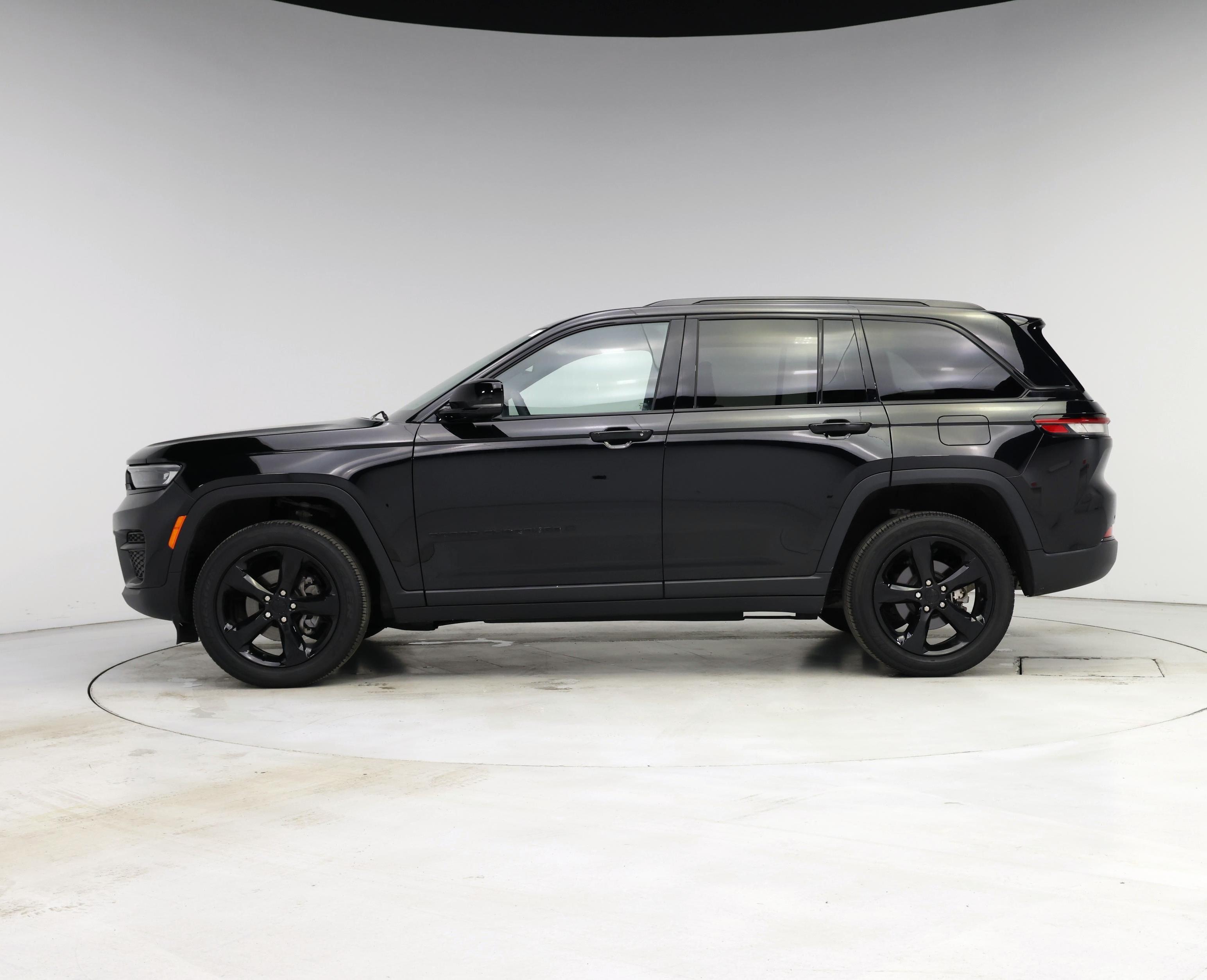Thumbnail: 2023 Jeep Grand Cherokee - 3