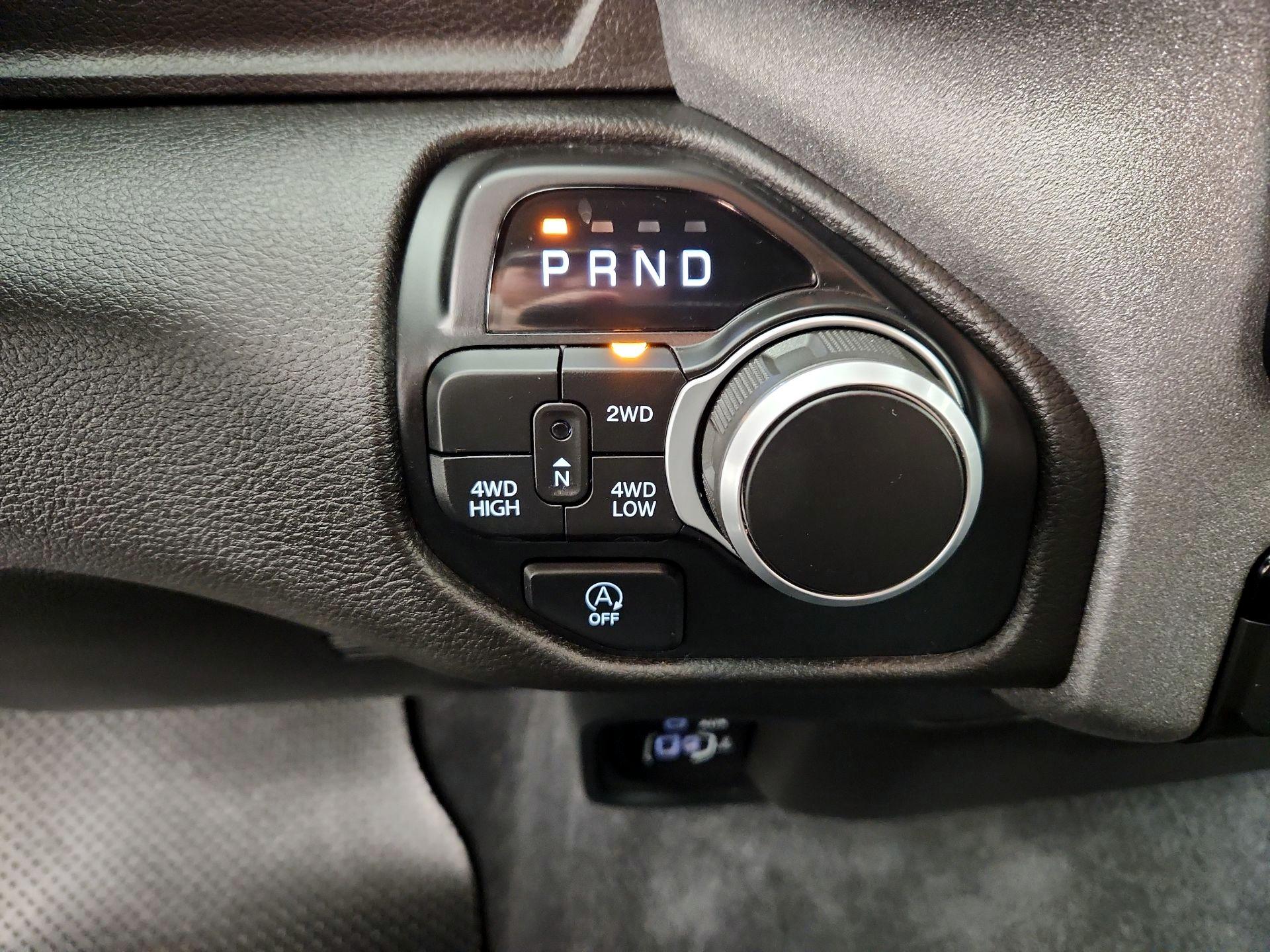 Thumbnail: 2025 RAM 1500 - 17