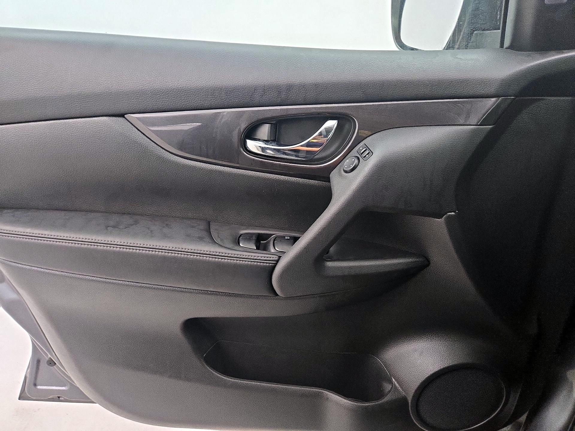 Thumbnail: 2018 Nissan Rogue - 12