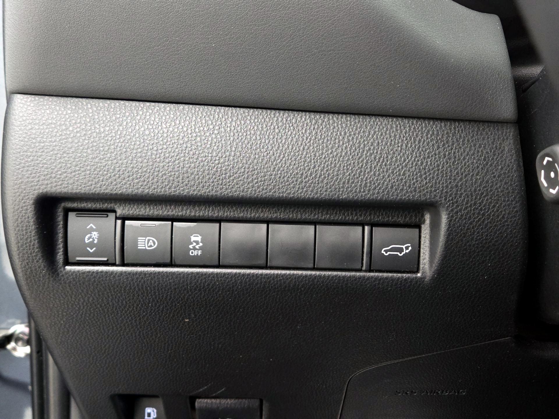 Thumbnail: 2023 Toyota Venza - 13