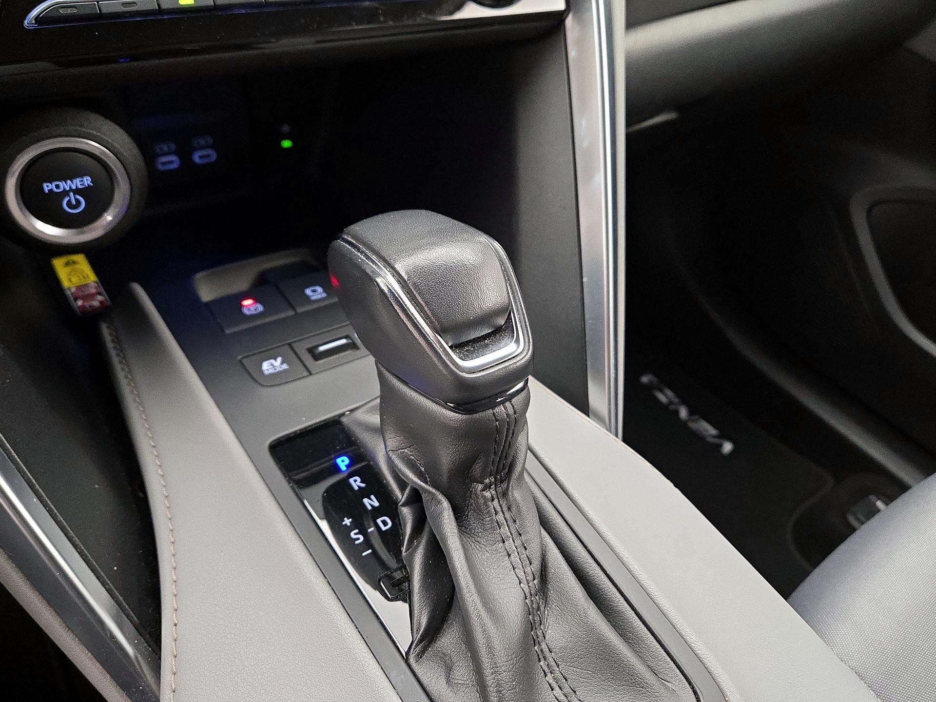 Thumbnail: 2023 Toyota Venza - 17