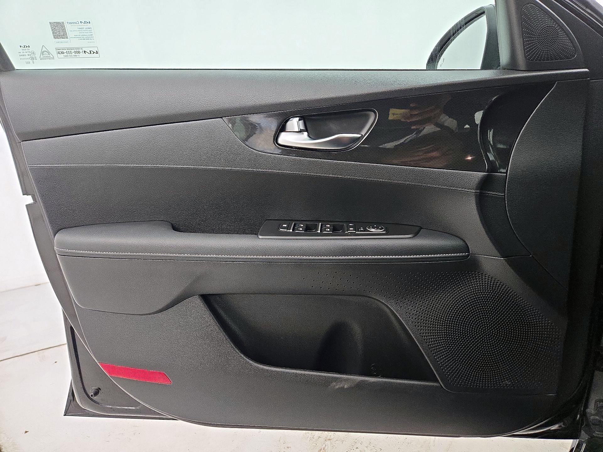 Thumbnail: 2022 Kia Forte - 12