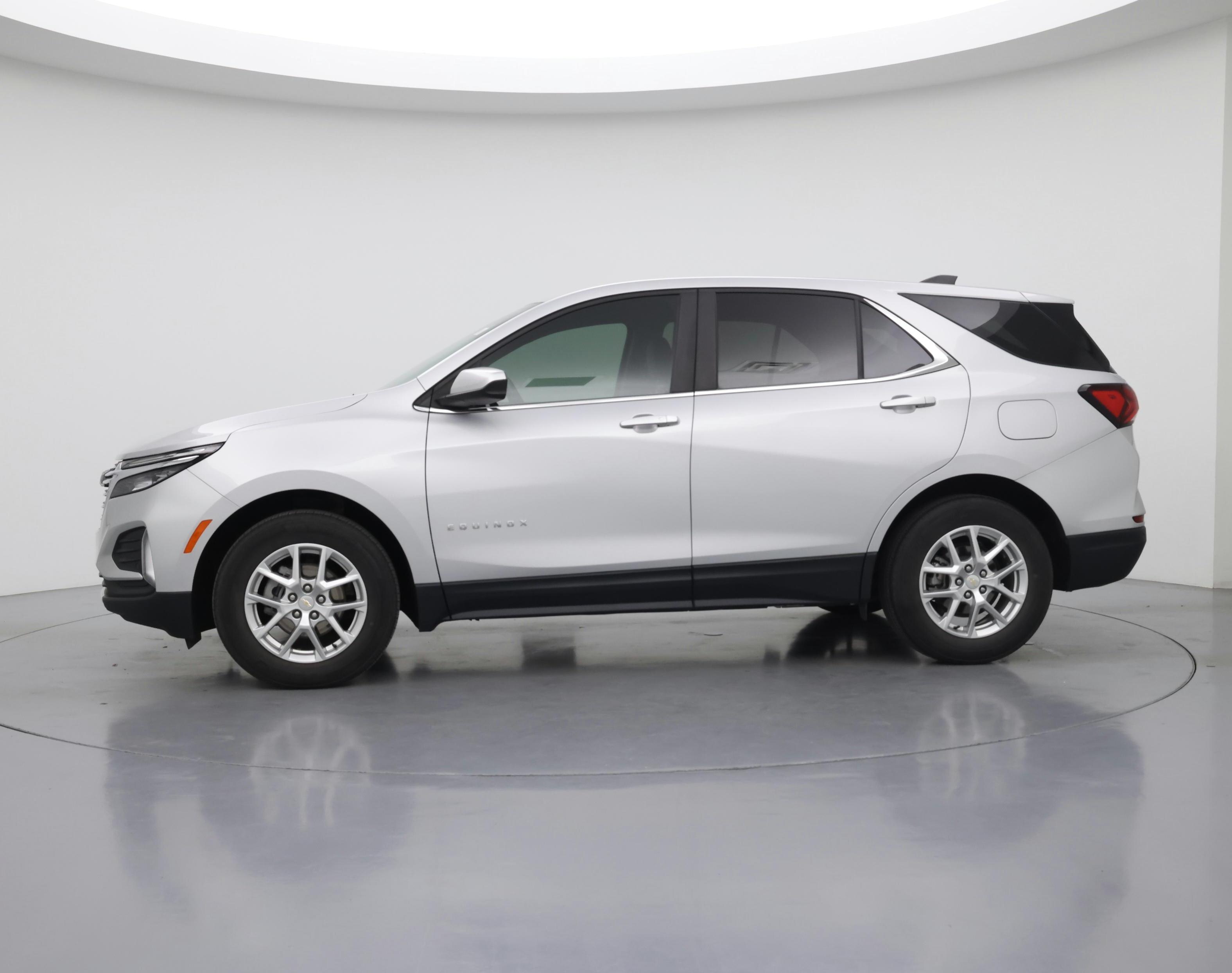 Thumbnail: 2022 Chevrolet Equinox - 3