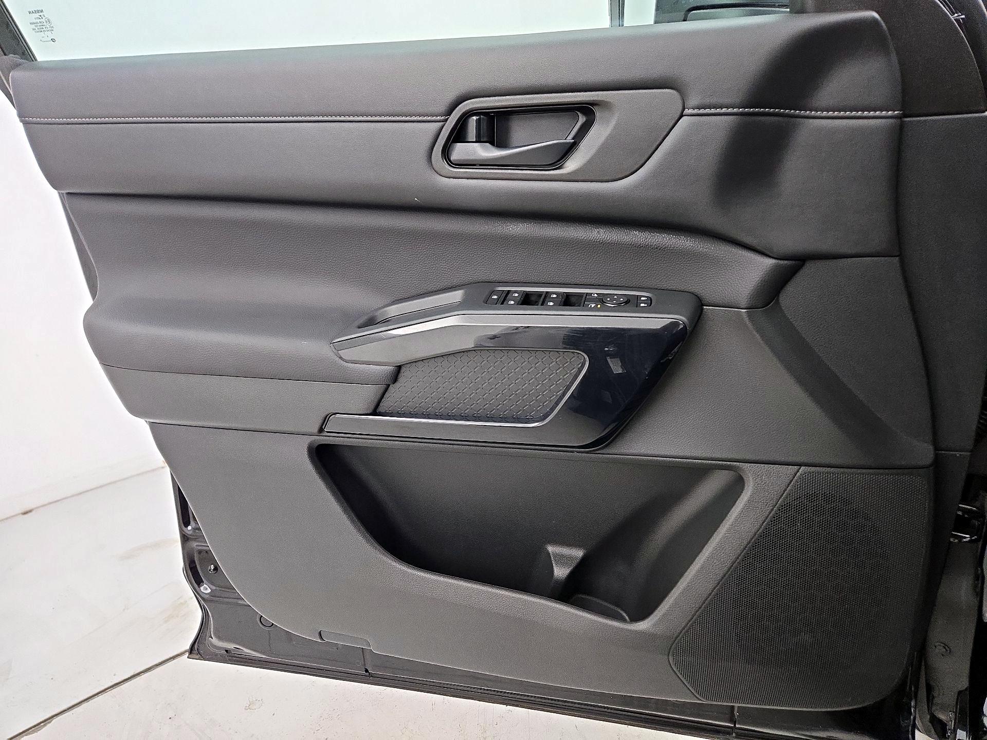 Thumbnail: 2025 Nissan Pathfinder - 12