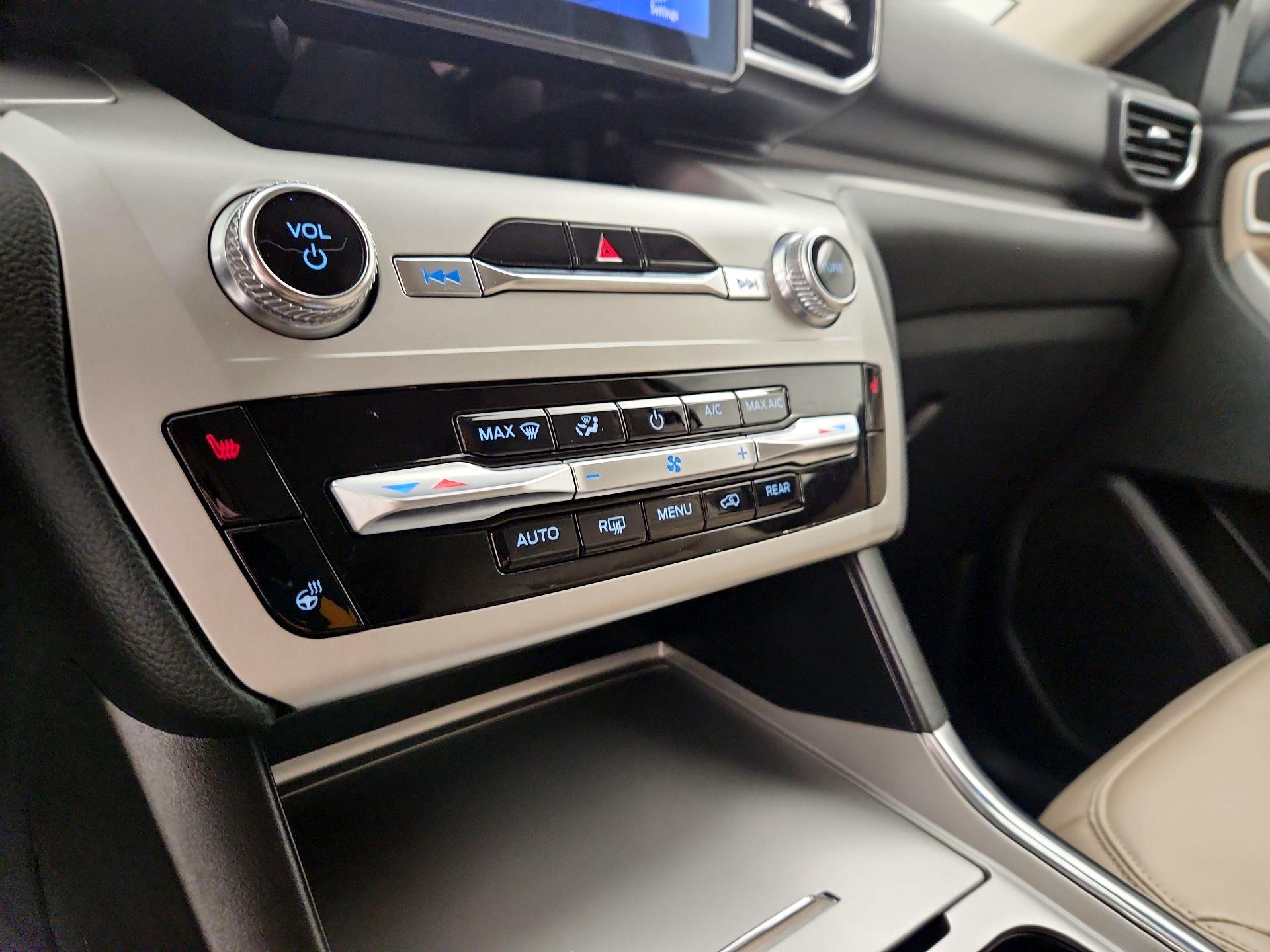 Thumbnail: 2022 Ford Explorer - 16