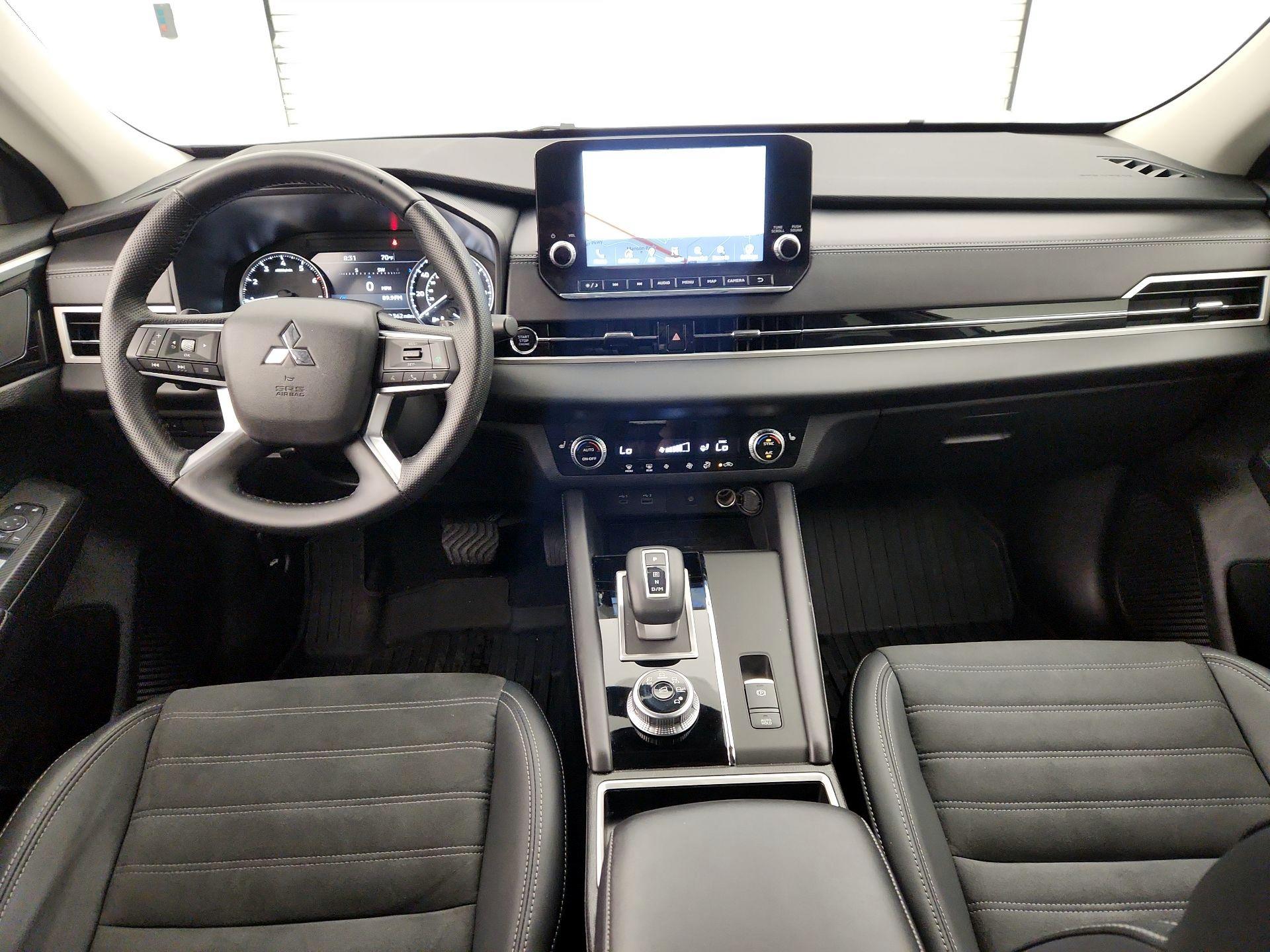 Thumbnail: 2024 Mitsubishi Outlander - 9