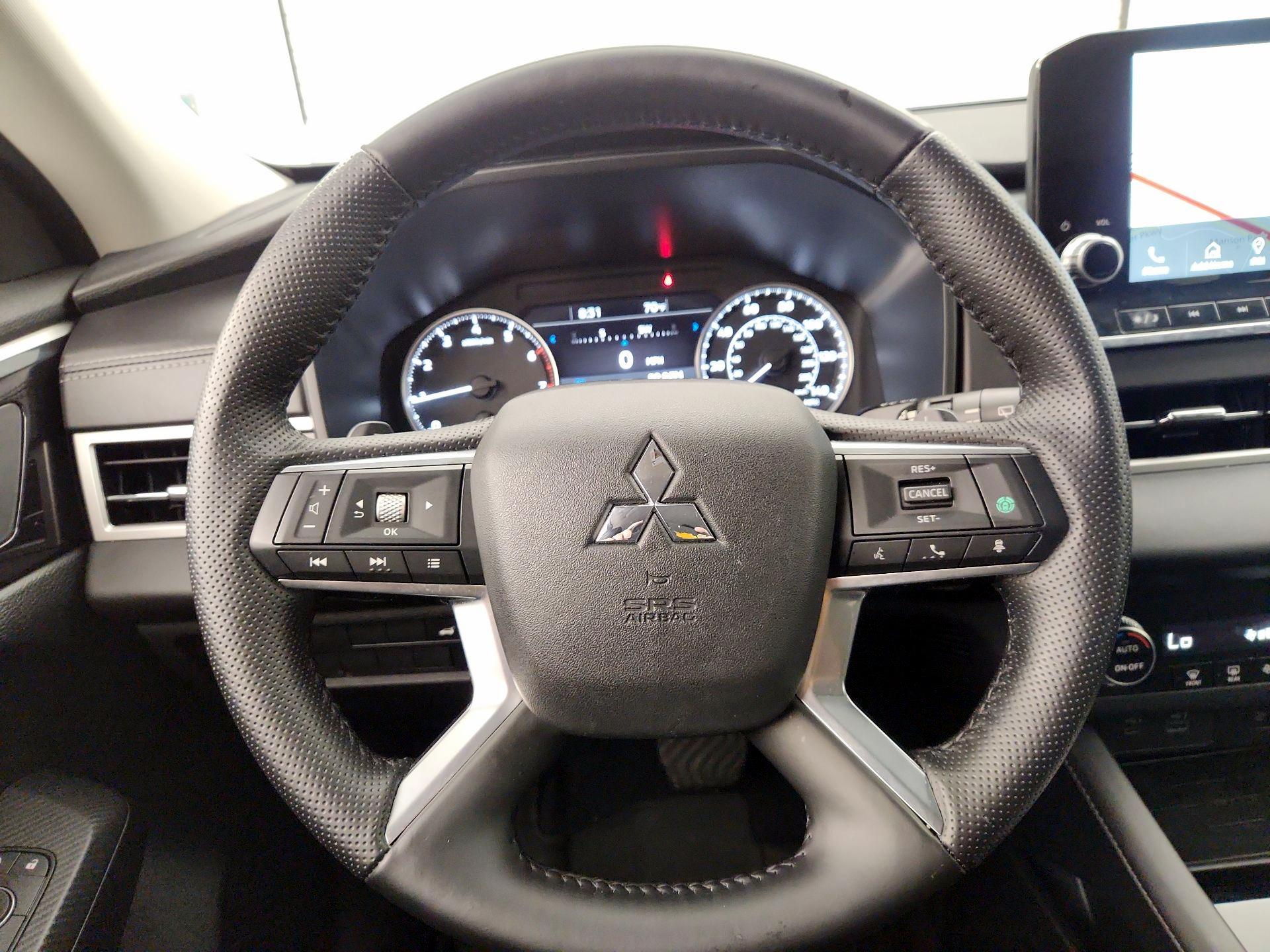 Thumbnail: 2024 Mitsubishi Outlander - 10